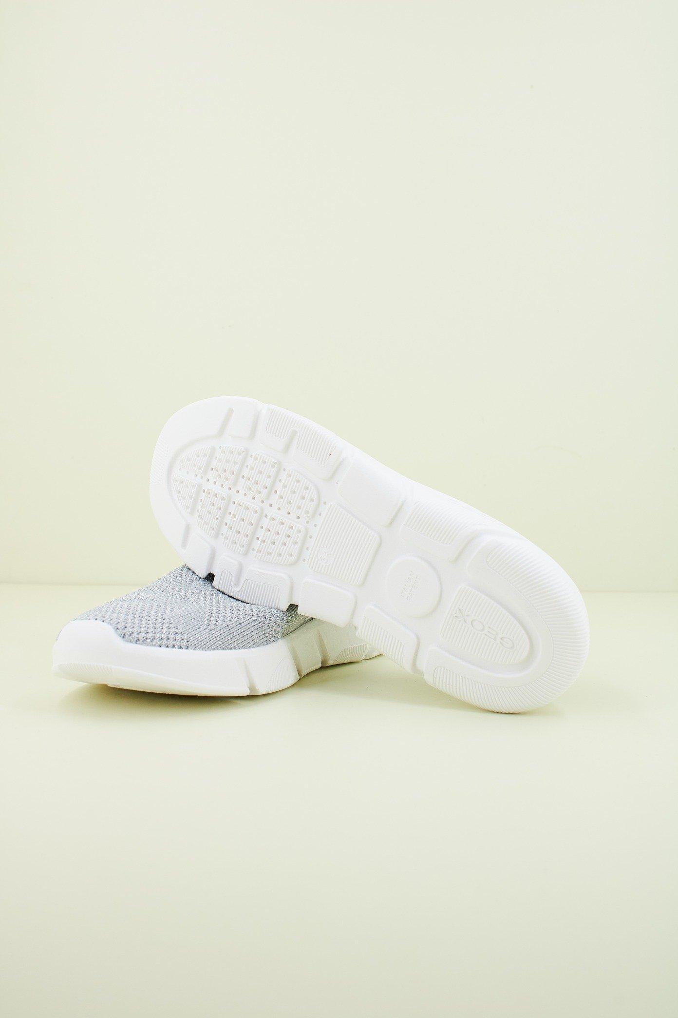 GEOX J ARIL GIRL en color PLATA  (4)