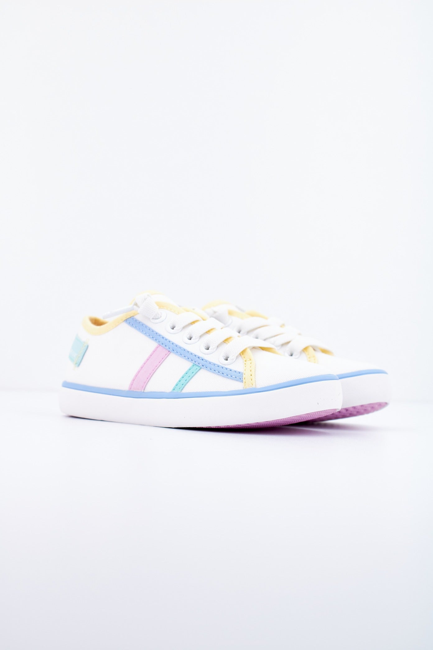 GEOX J GISLI G.F CANVAS en color BLANCO  (2)