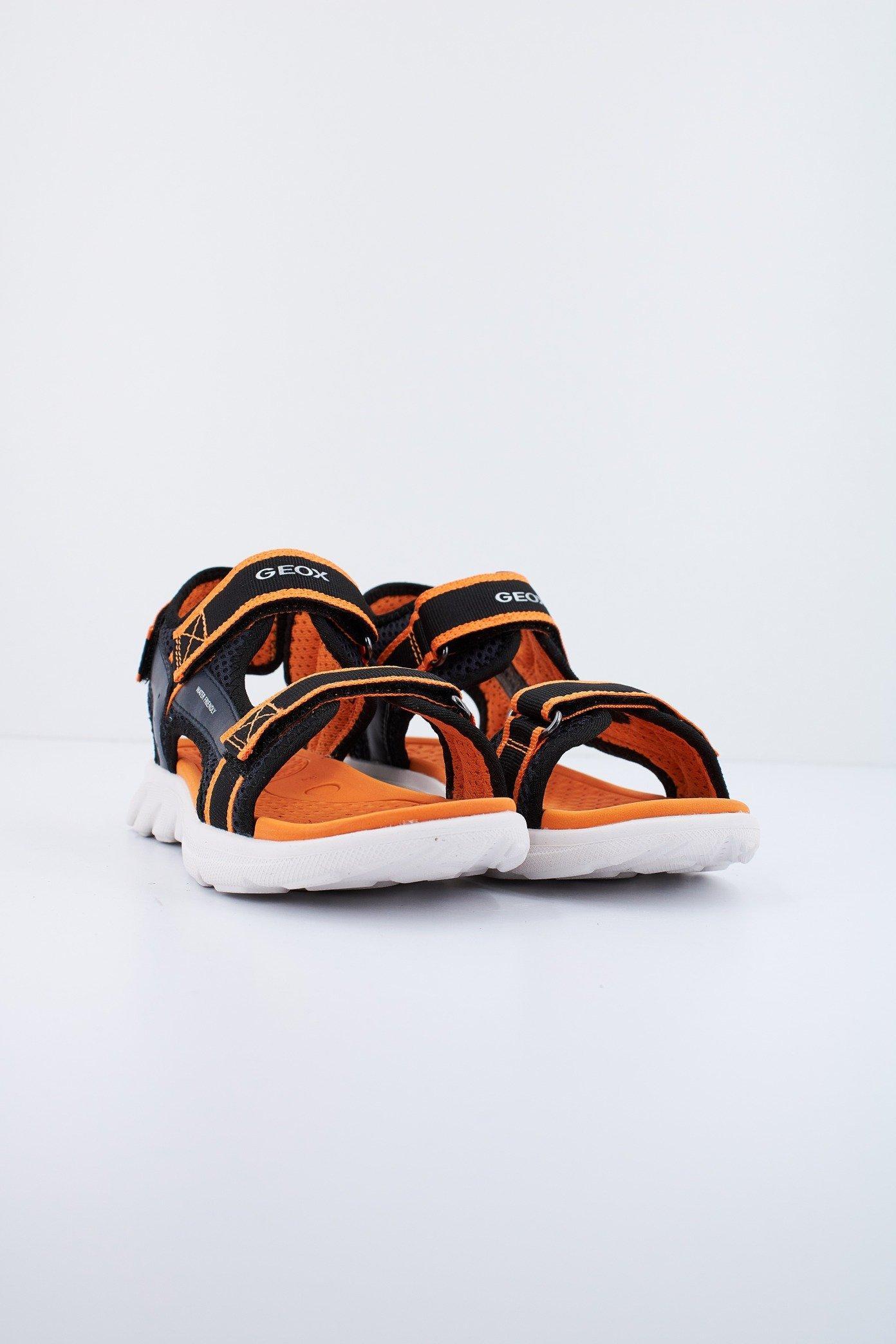 GEOX J SANDAL AIRADYUM B en color NEGRO  (2)