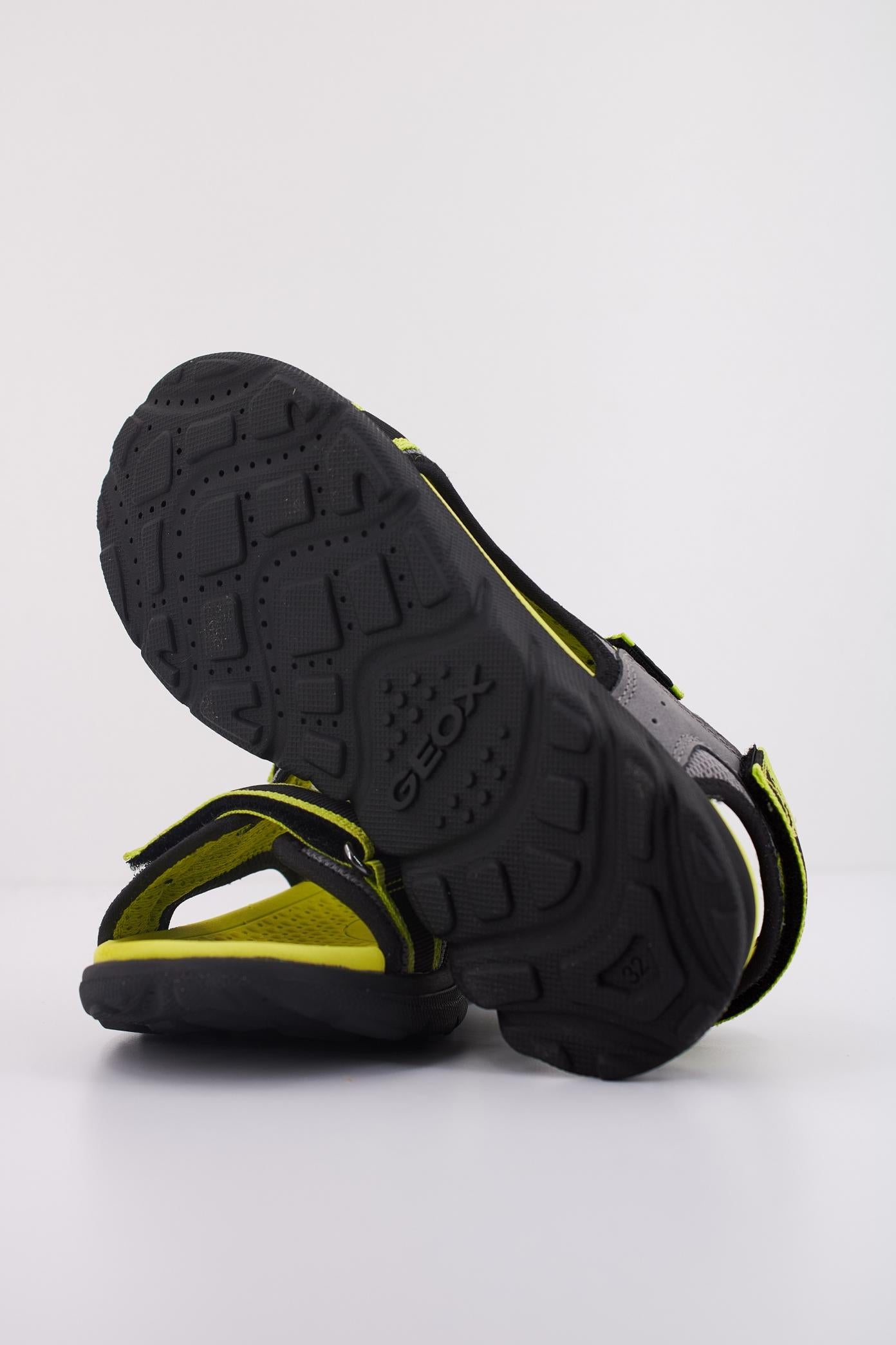 GEOX J SANDAL AIRADYUM B en color NEGRO  (5)