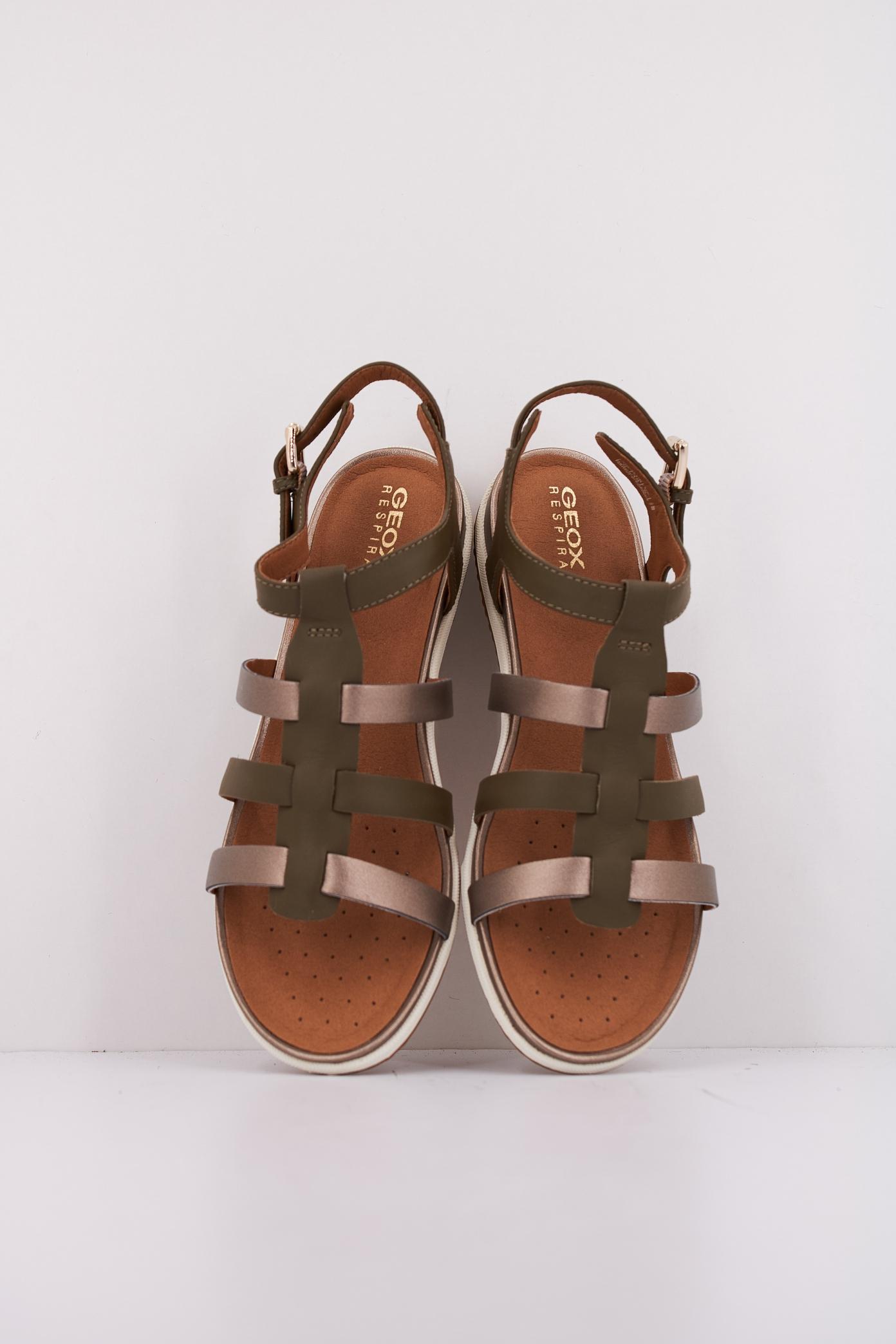 GEOX D SANDAL VEGA en color VERDE  (3)