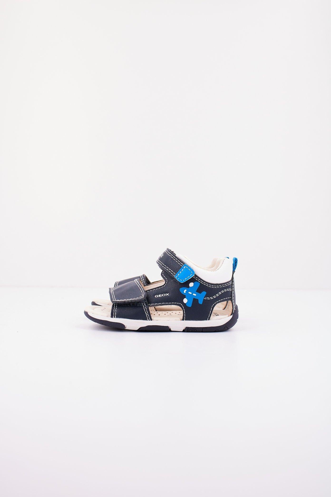 GEOX B SANDAL TAPUZ BOY en color AZUL  (1)