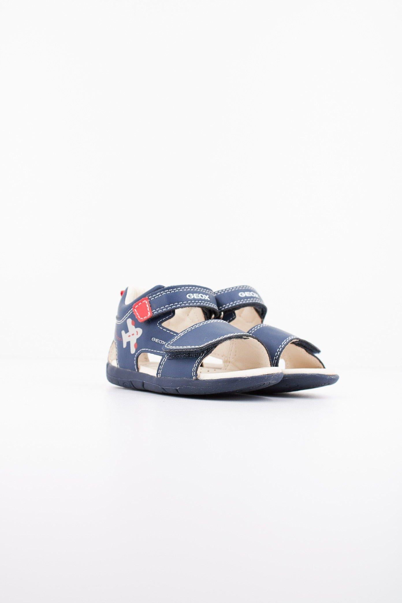 GEOX B SANDAL TAPUZ BOY en color AZUL  (3)
