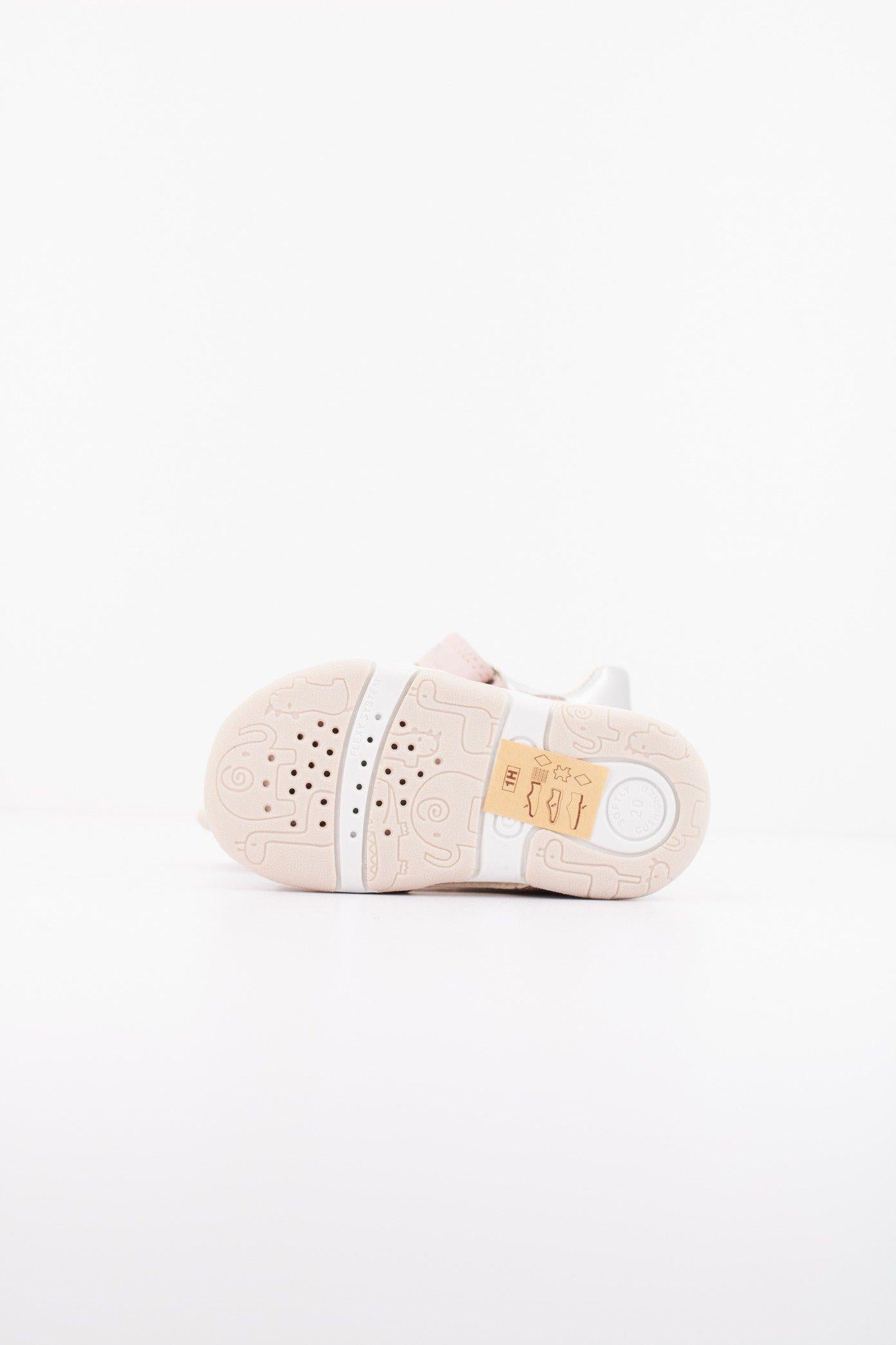 GEOX B SANDAL TAPUZ GIRL en color ROSA  (4)