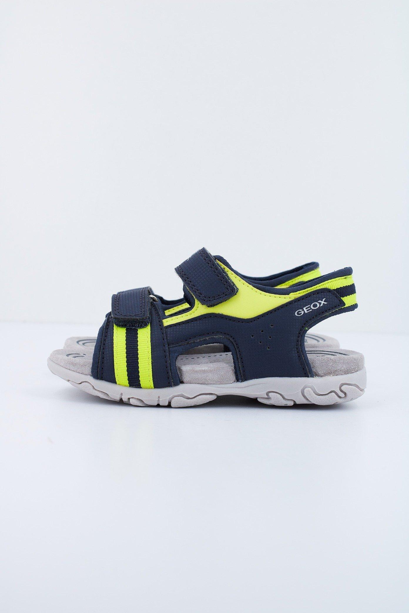 GEOX B SANDAL FLAFFEE BOY en color AZUL  (1)