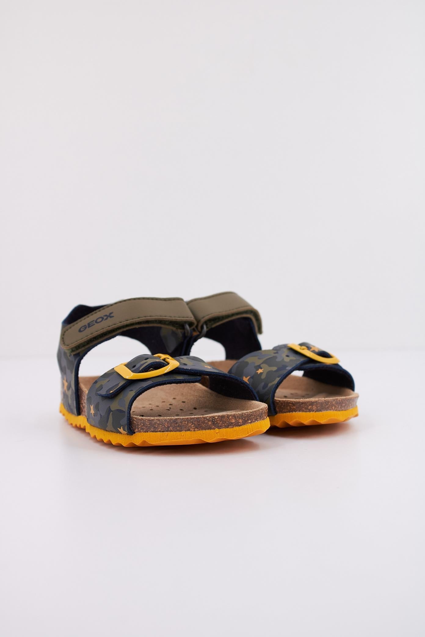 GEOX B SANDAL CHALKI BOY en color VERDE  (2)