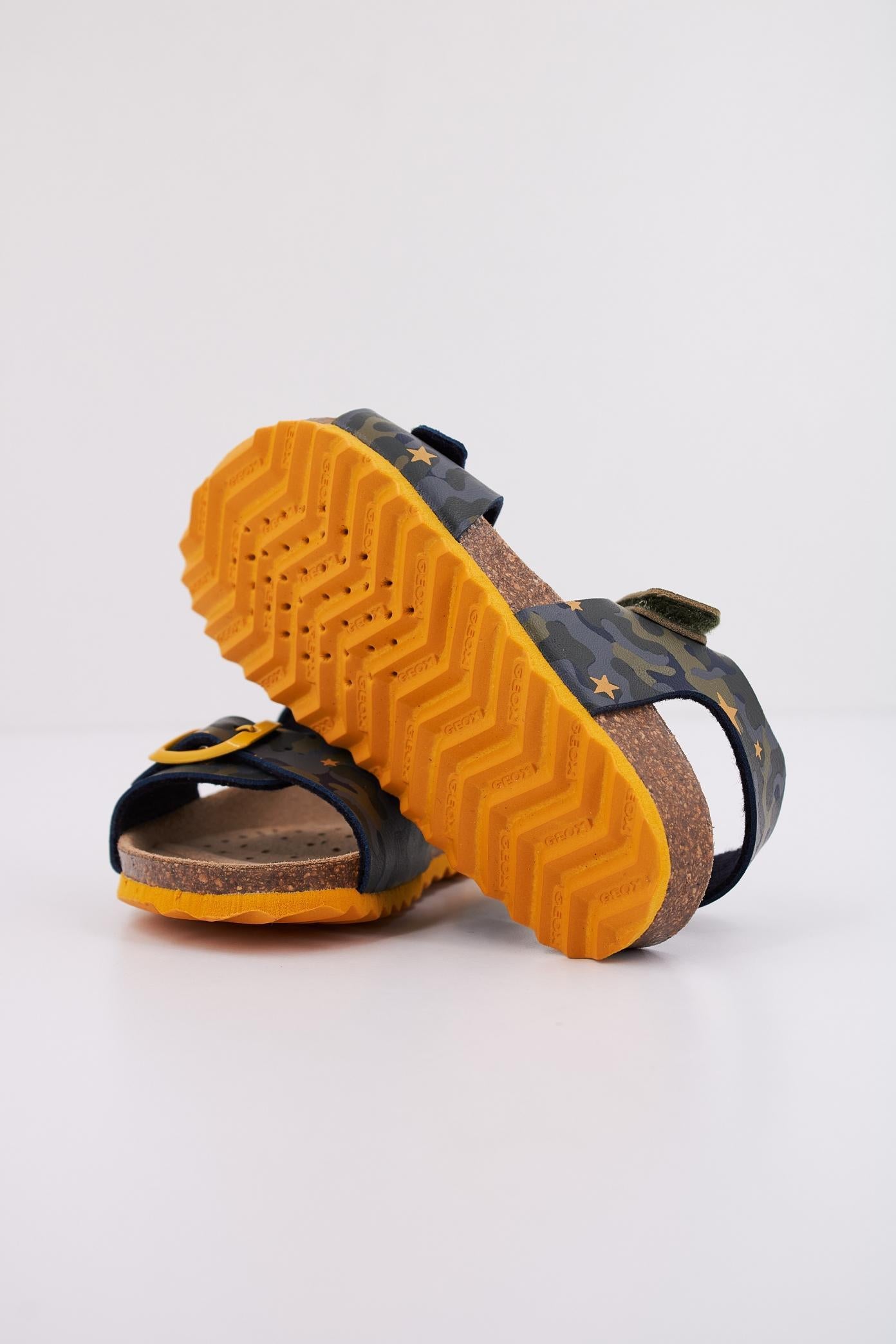 GEOX B SANDAL CHALKI BOY en color VERDE  (5)