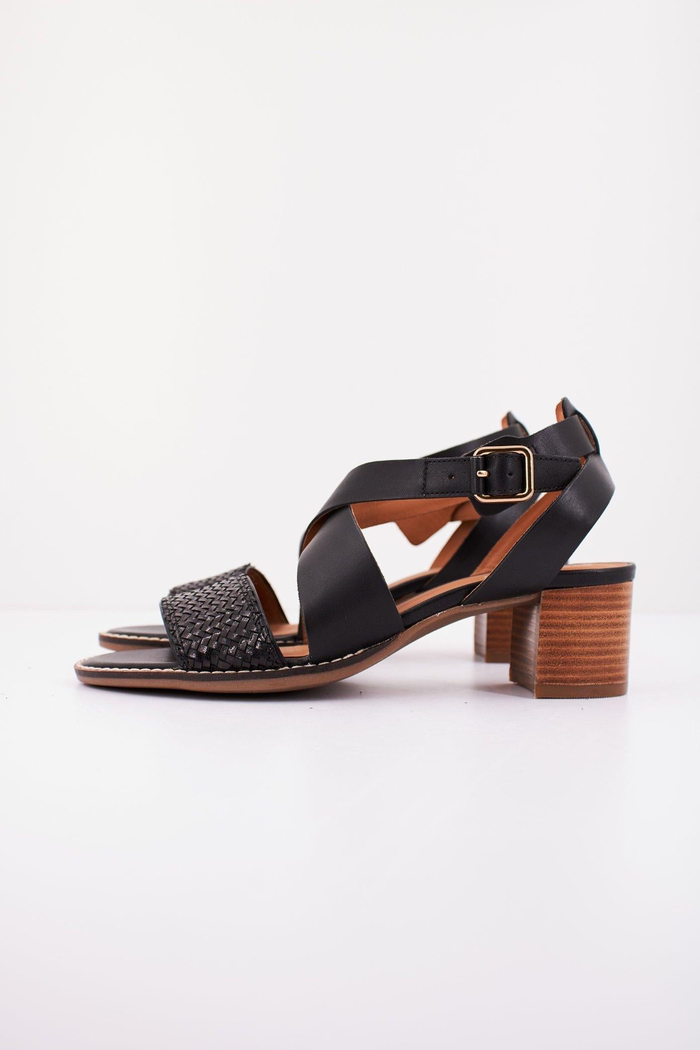 GEOX D SOZY MID en color NEGRO  (1)