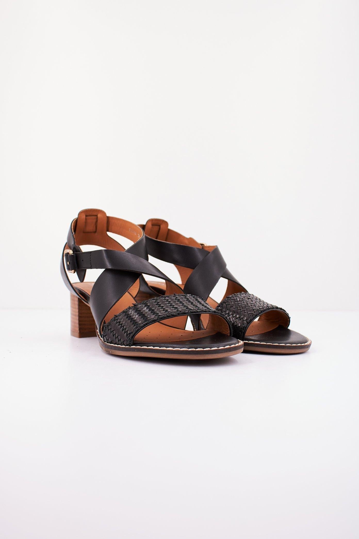 GEOX D SOZY MID en color NEGRO  (2)