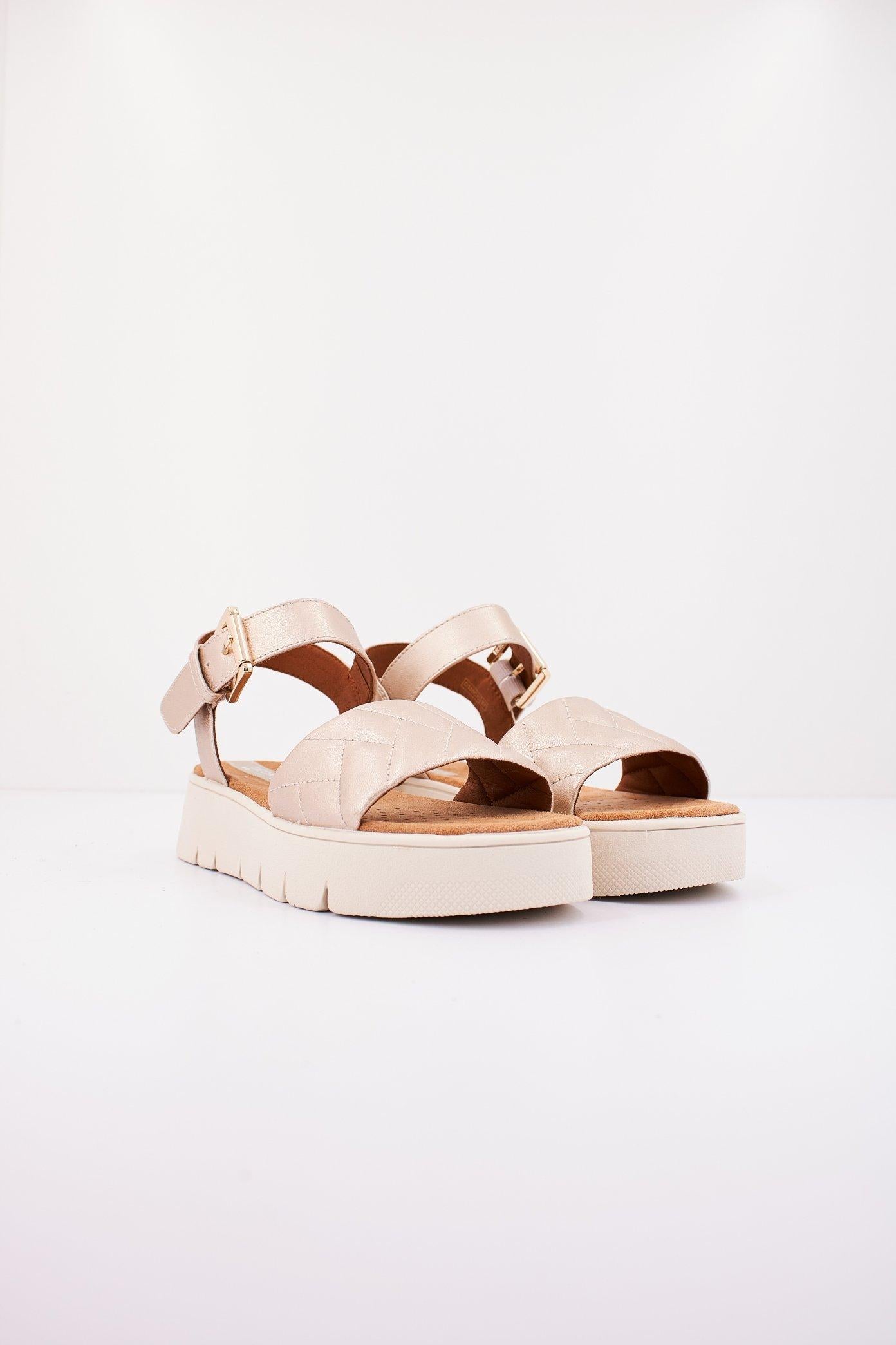 GEOX D DANDRA  en color ORO  (2)