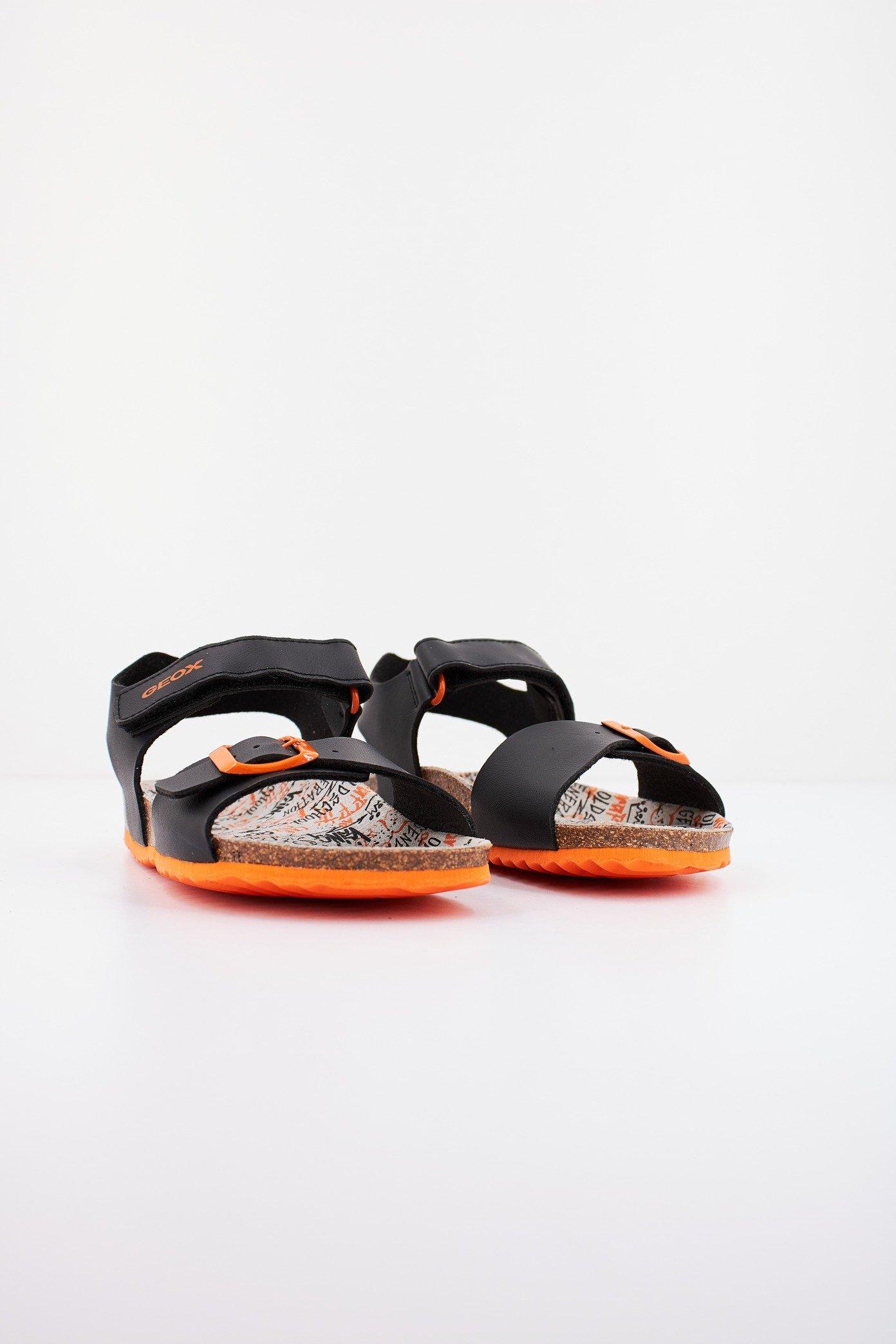 GEOX J GHITA BOY en color NEGRO  (2)