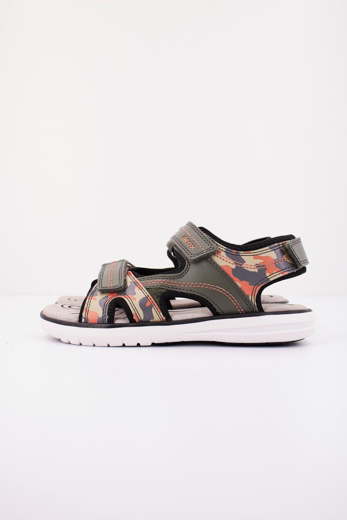 GEOX J SANDAL MARATEA BOY en color VERDE  (1)