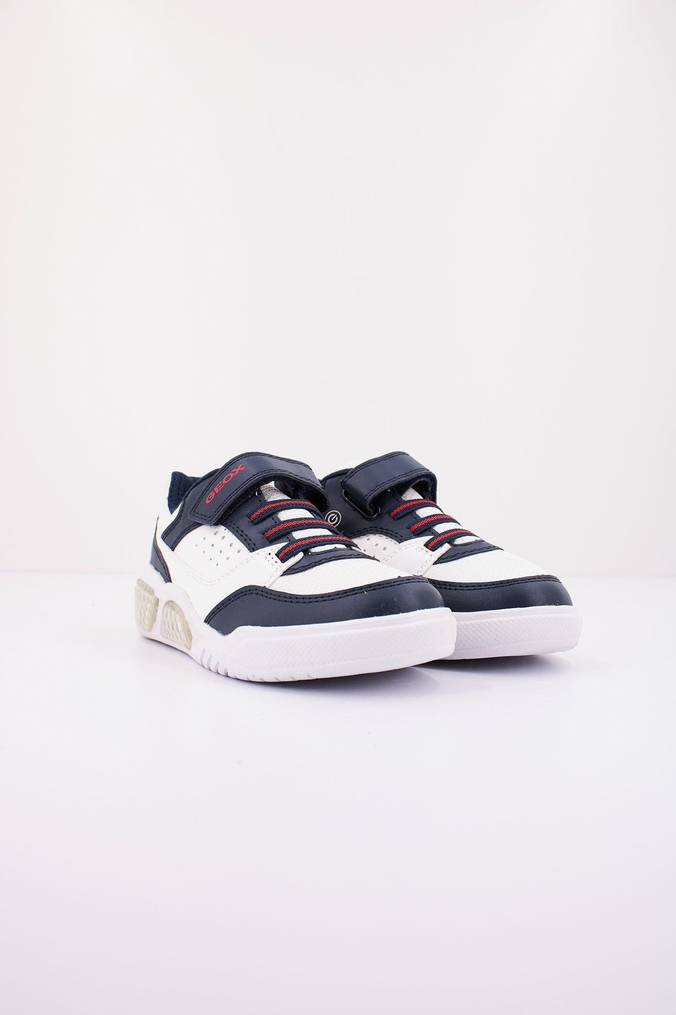GEOX J ILLUMINUS BOY en color BLANCO  (2)