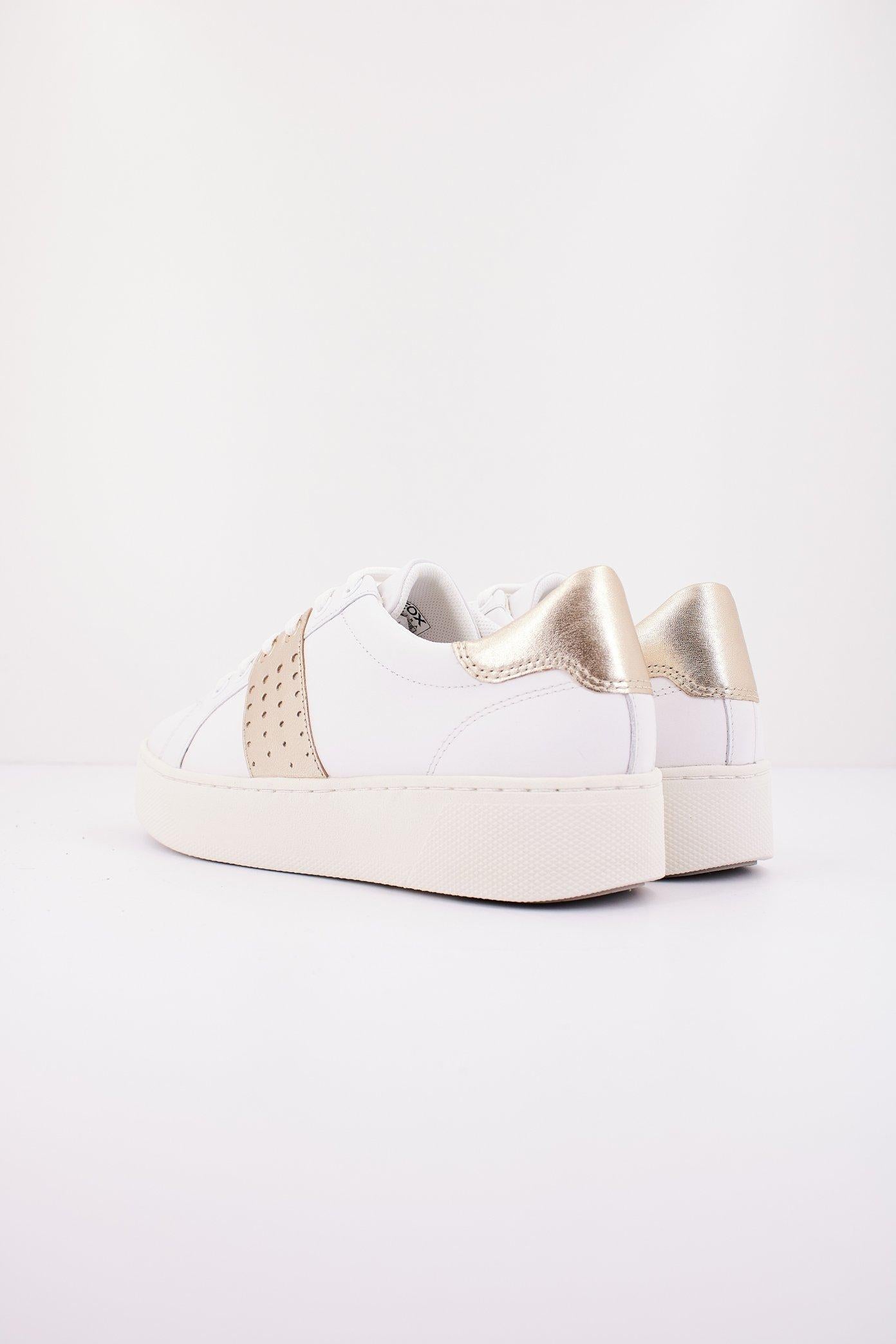 GEOX D SKYELY en color BLANCO  (3)