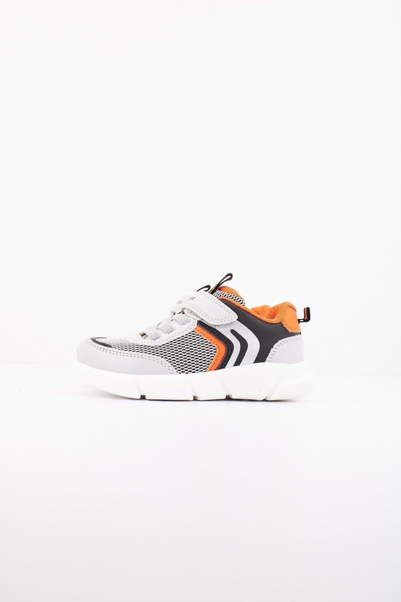 GEOX J ARIL BOY en color GRIS  (1)