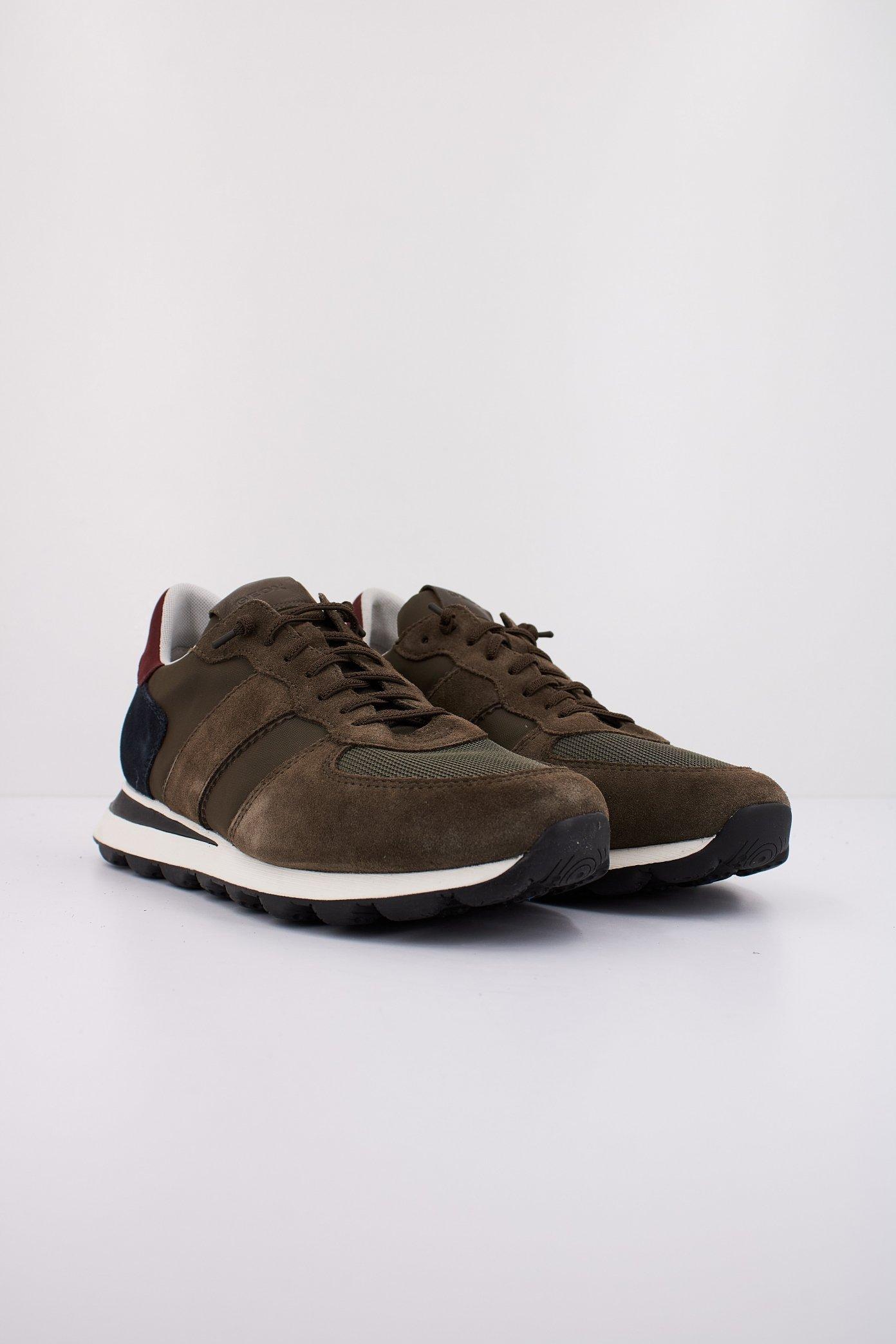 GEOX U SPHERICA VSERIES en color MARRON  (2)