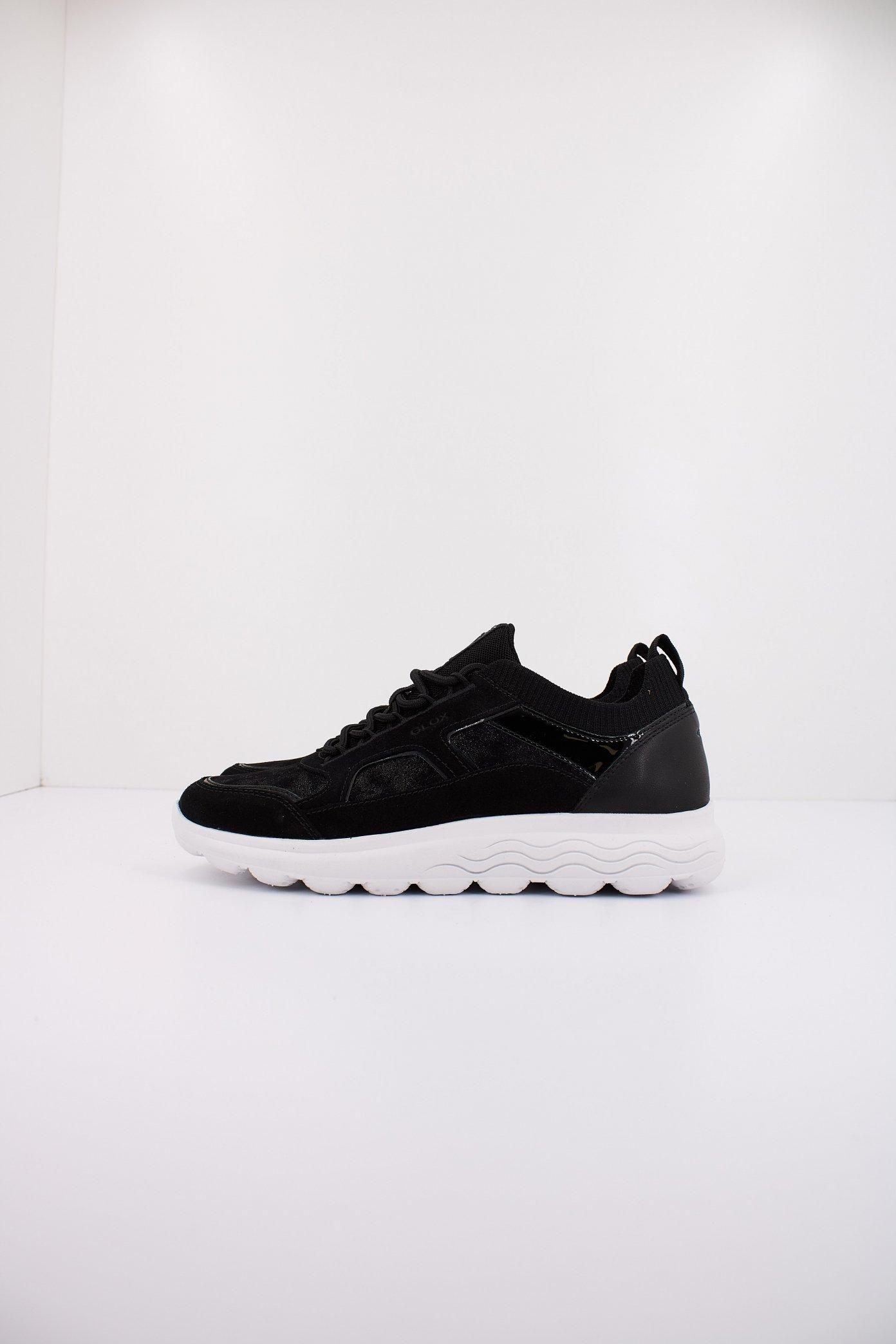 GEOX  D SPHERICA en color NEGRO  (1)