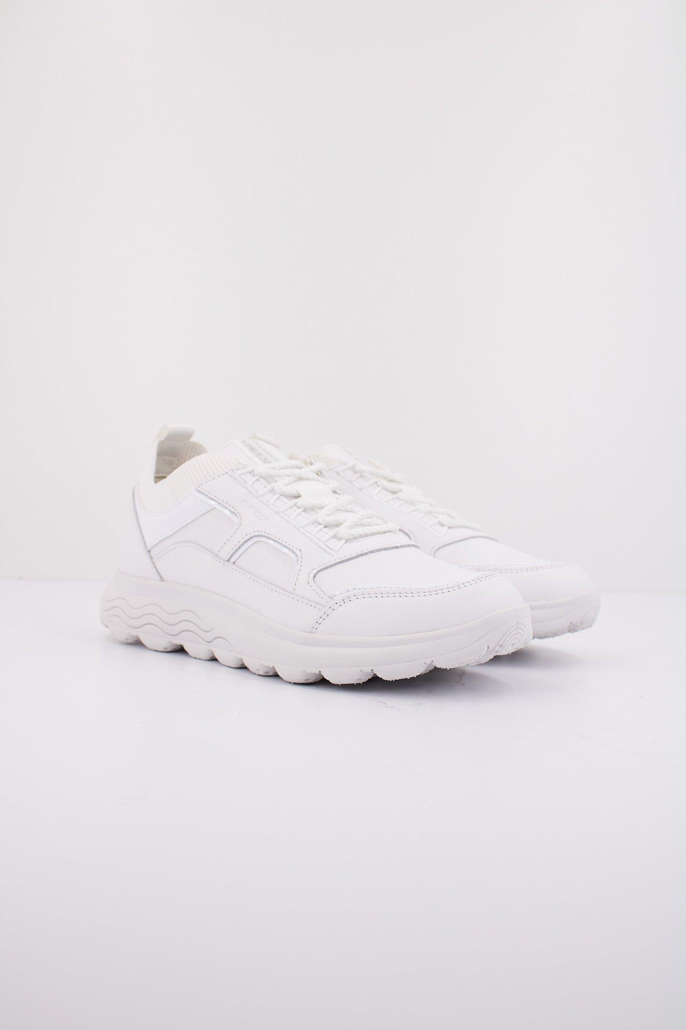 GEOX D SPHERICA en color BLANCO  (2)