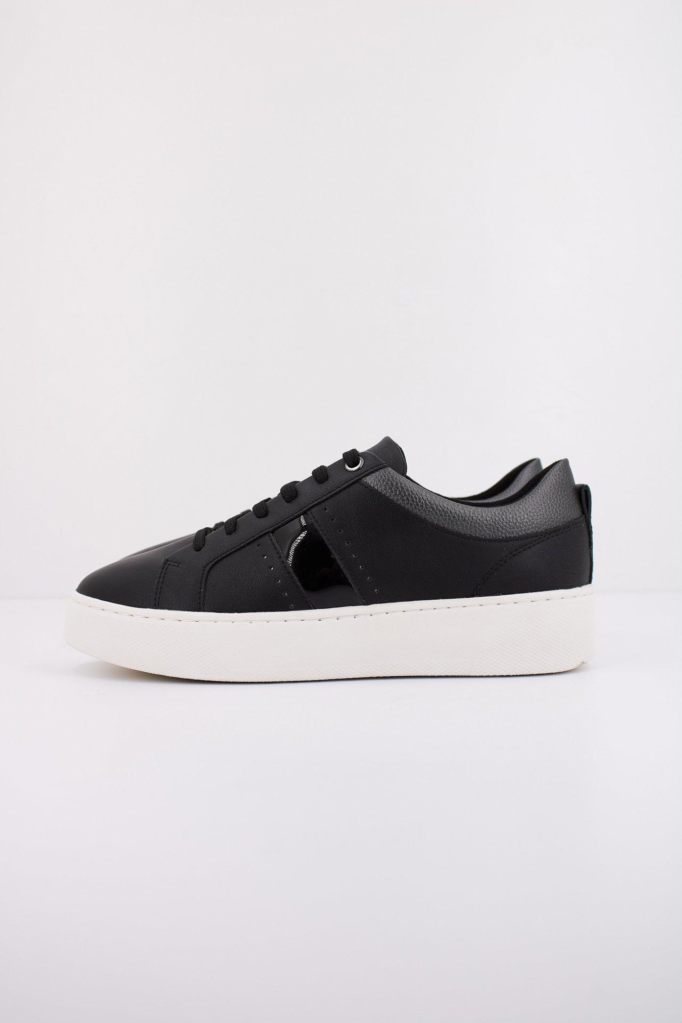 GEOX D SKYELY en color NEGRO  (1)