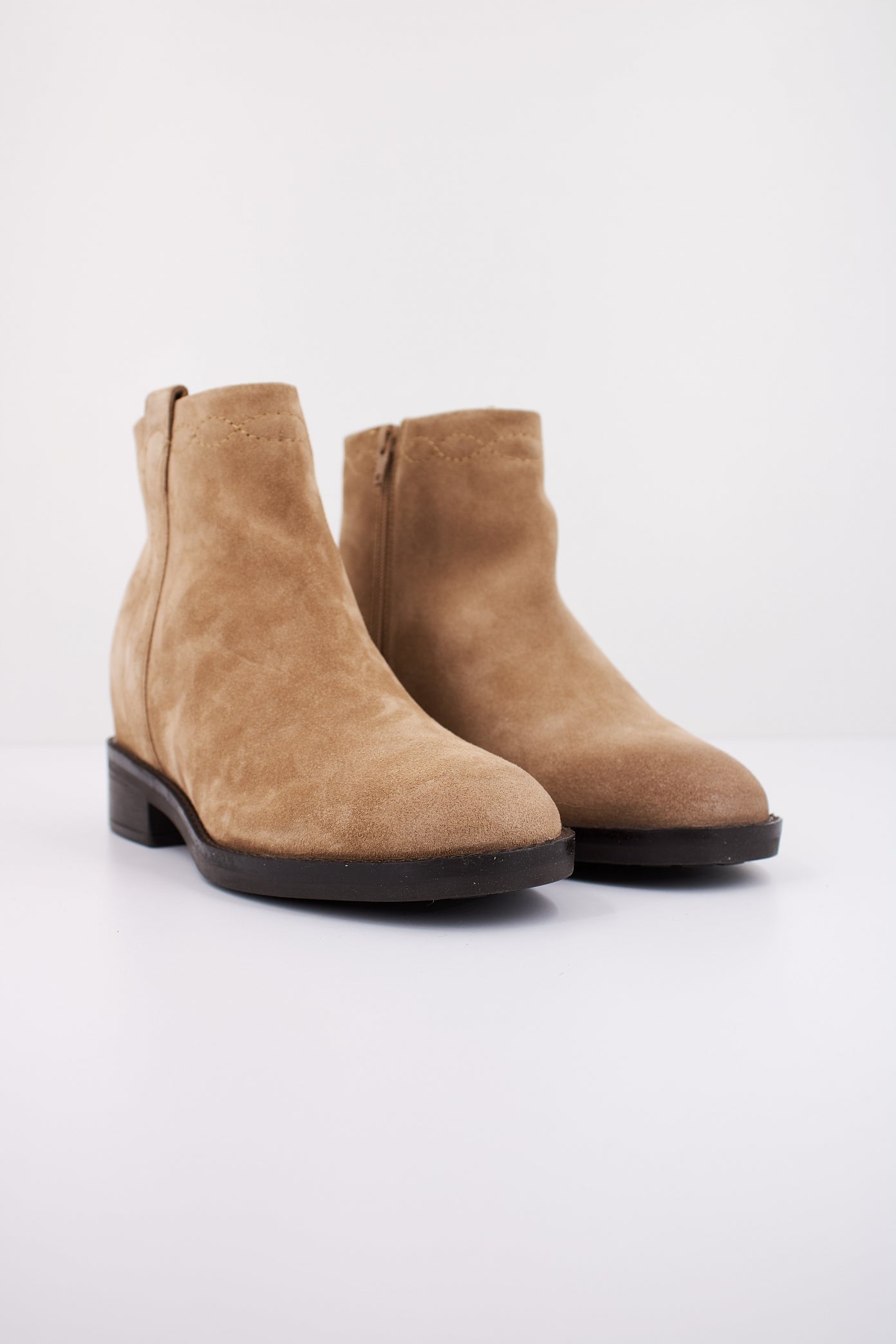 GEOX  D LARYSSE en color MARRON CLARO  (2)