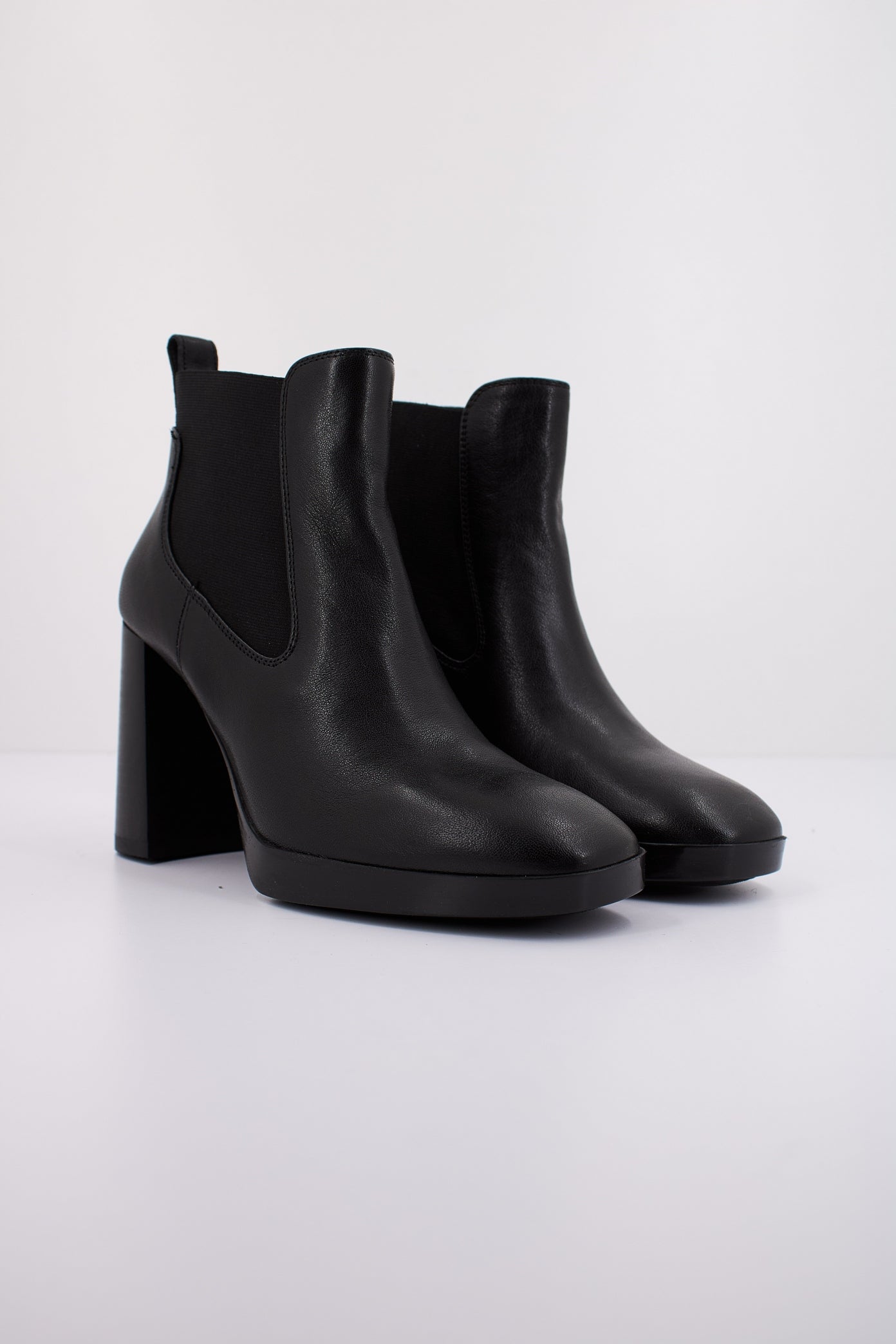 GEOX  D TEULADA en color NEGRO  (2)