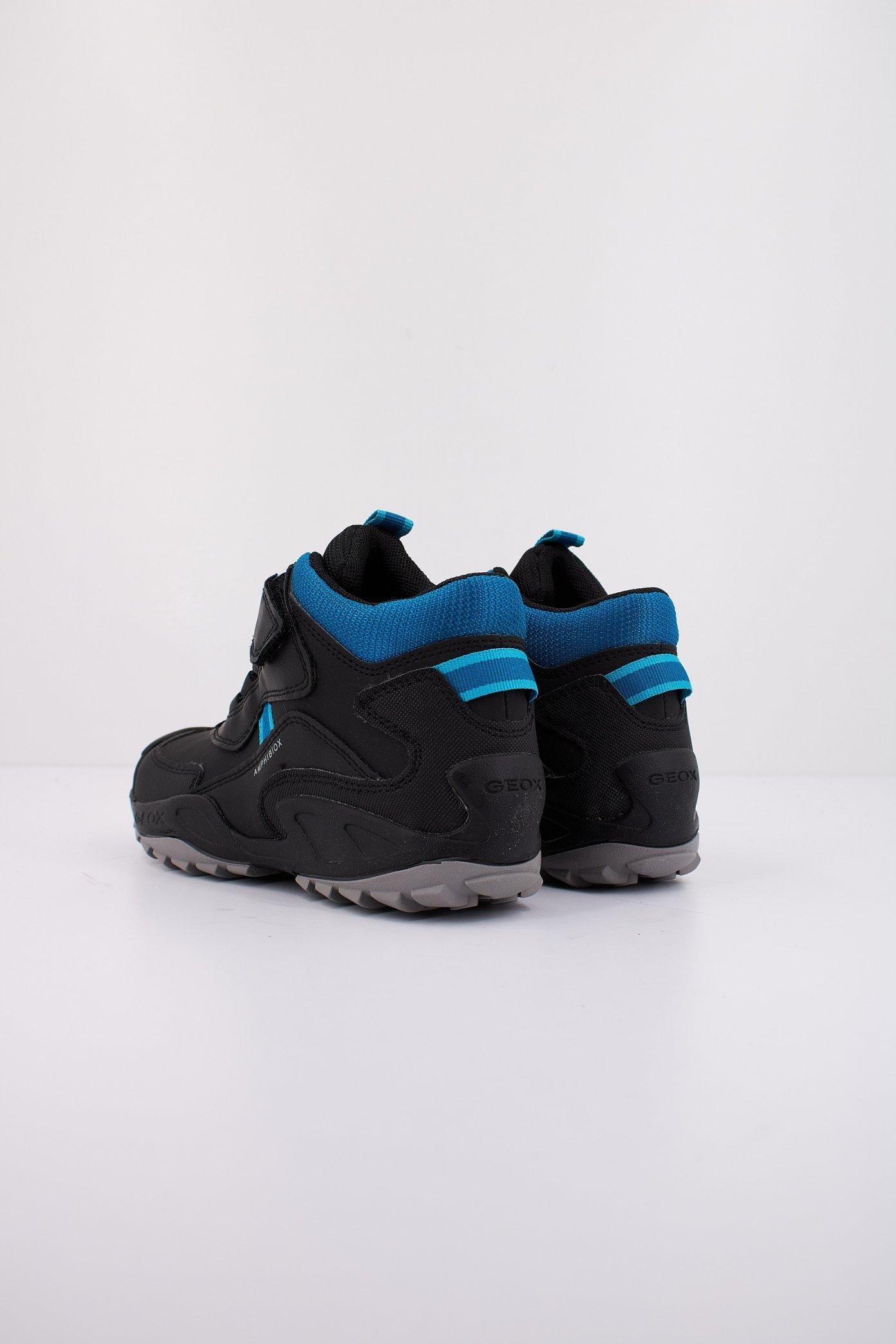 GEOX  J NEW SAVAGE BOY B A en color NEGRO  (4)