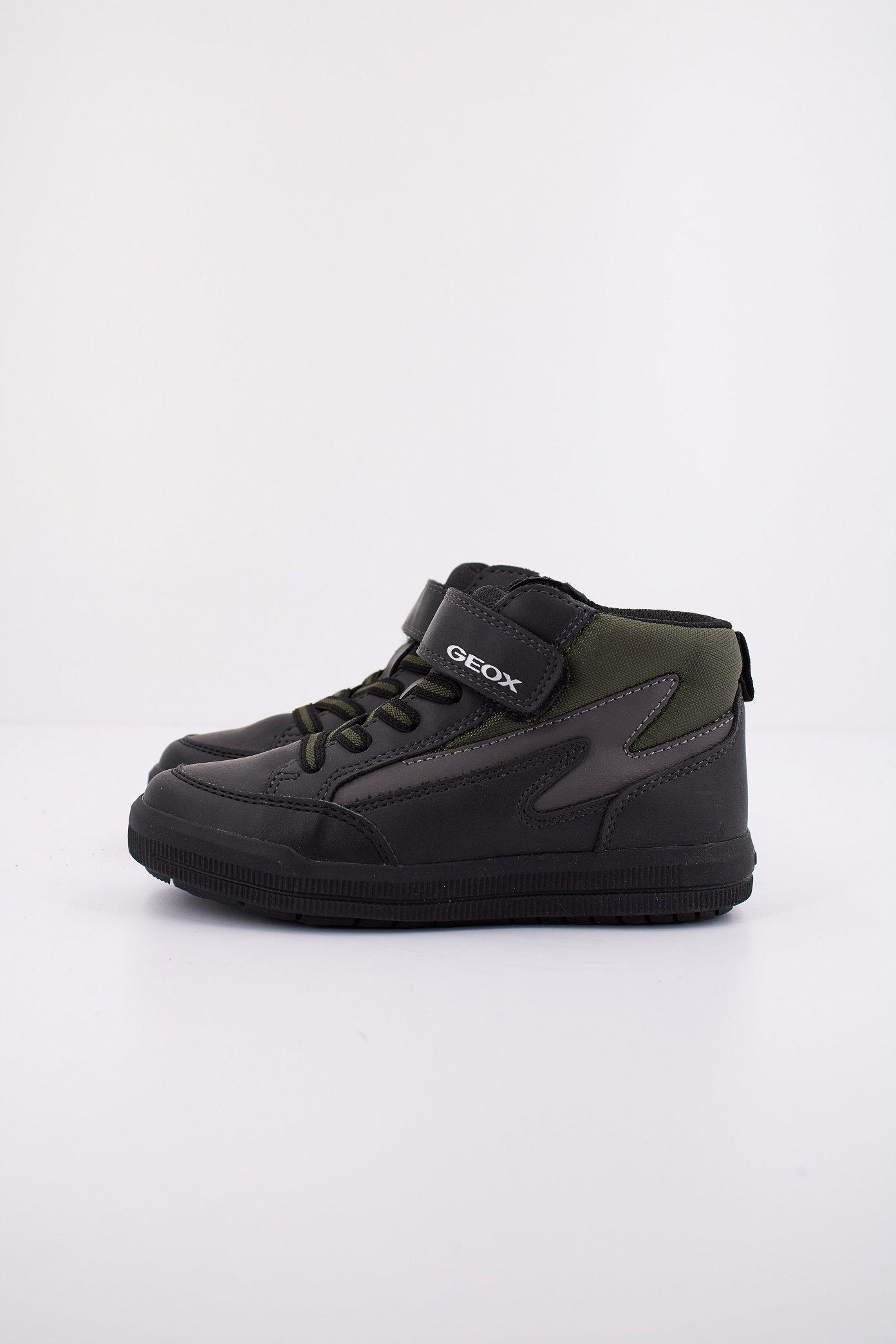 GEOX J ARZACH en color VERDE  (1)
