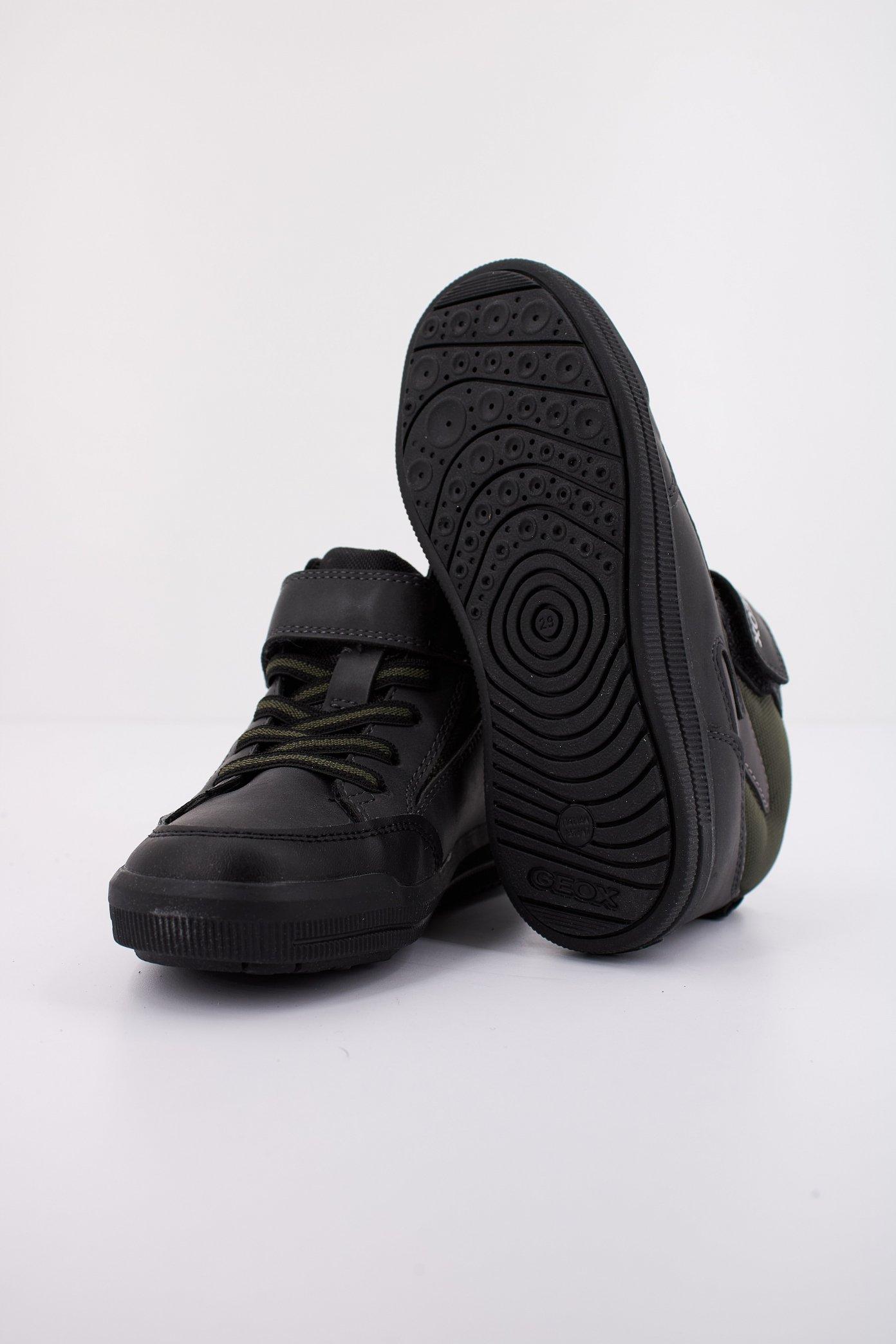 GEOX J ARZACH en color VERDE  (5)