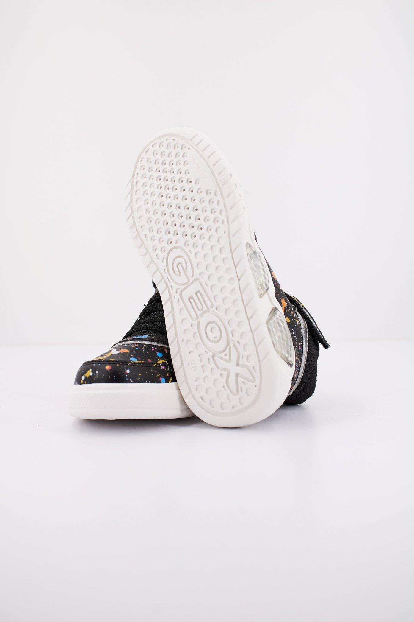 GEOX J ILLUMINUS  en color NEGRO  (5)