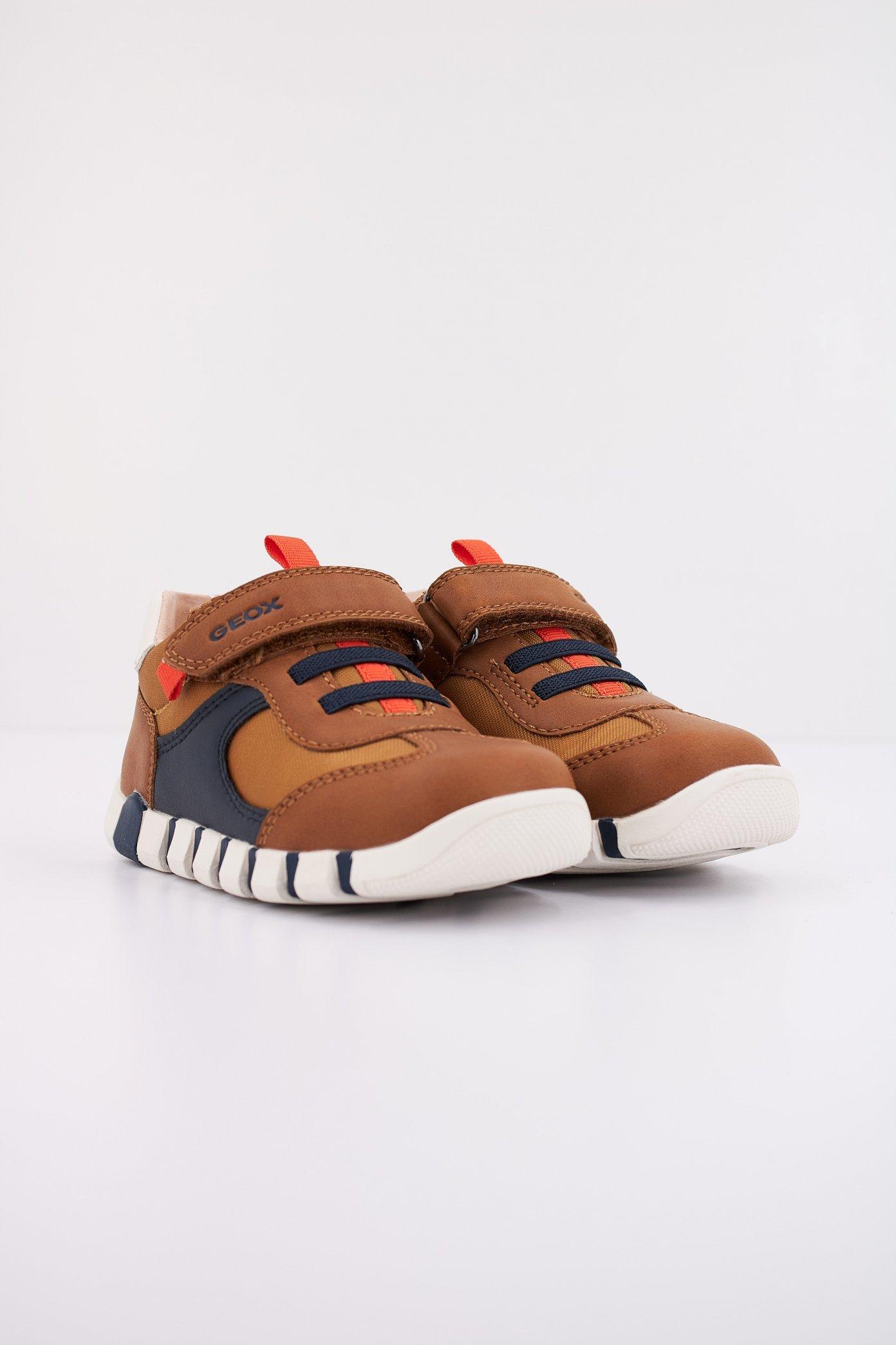GEOX B IUPIDOO en color MARRON CLARO  (2)
