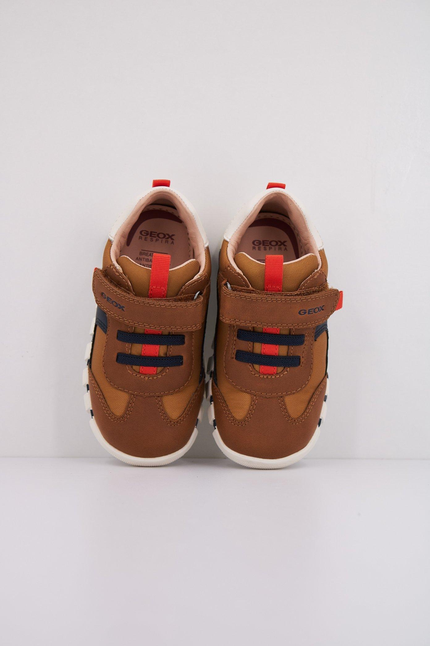 GEOX B IUPIDOO en color MARRON CLARO  (3)