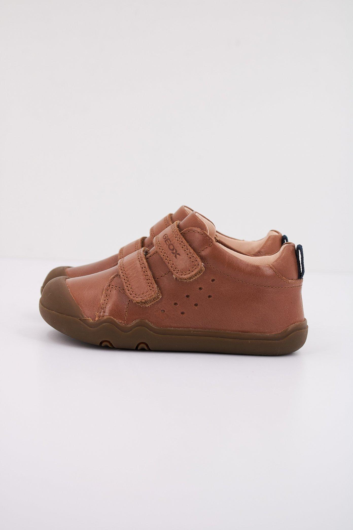 GEOX B STEPPIEUP en color MARRON  (1)
