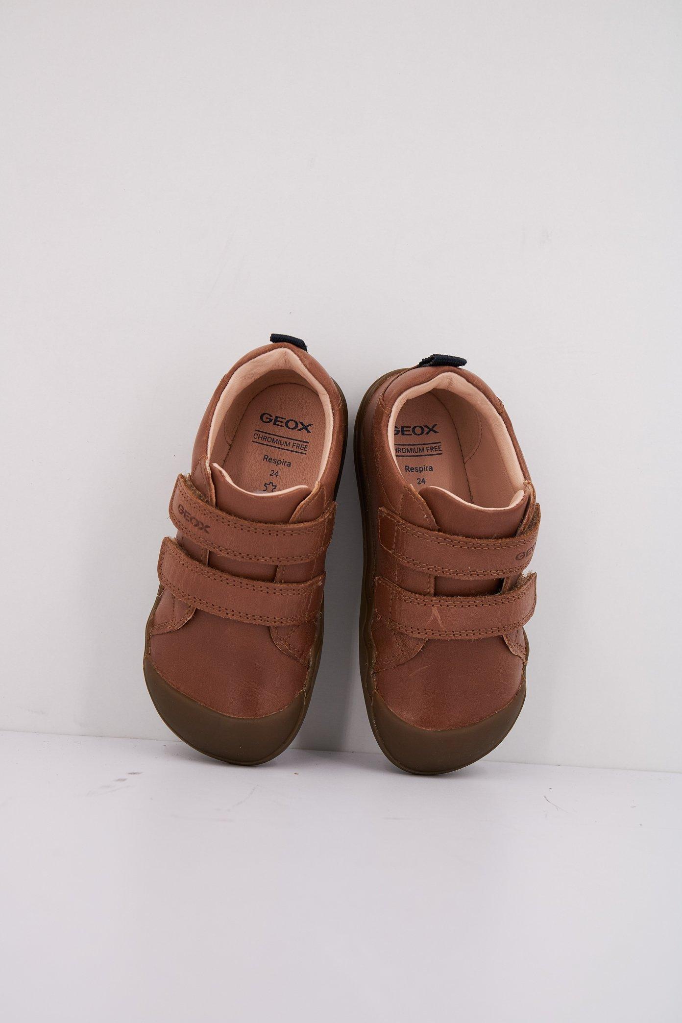 GEOX B STEPPIEUP en color MARRON  (3)