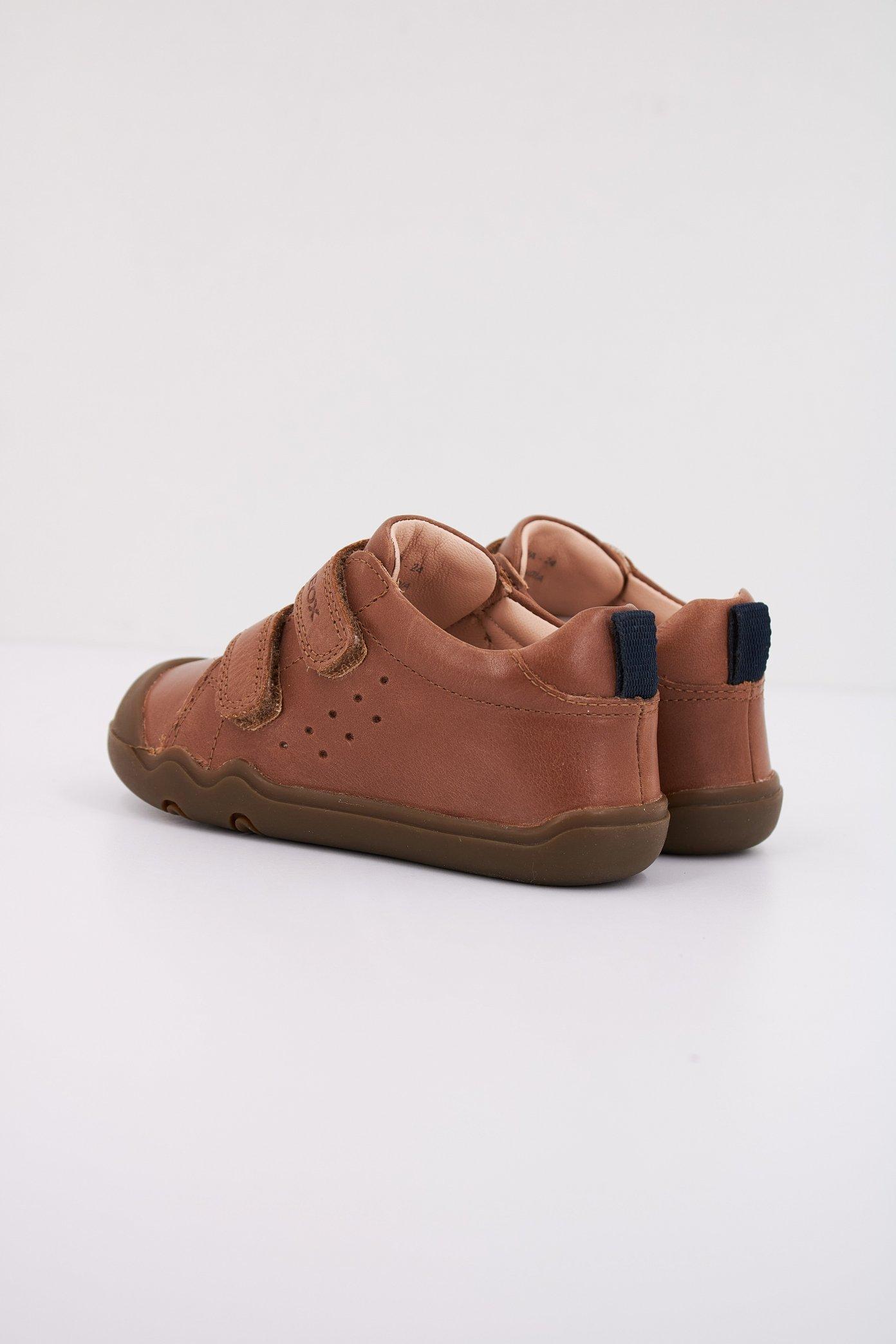 GEOX B STEPPIEUP en color MARRON  (4)