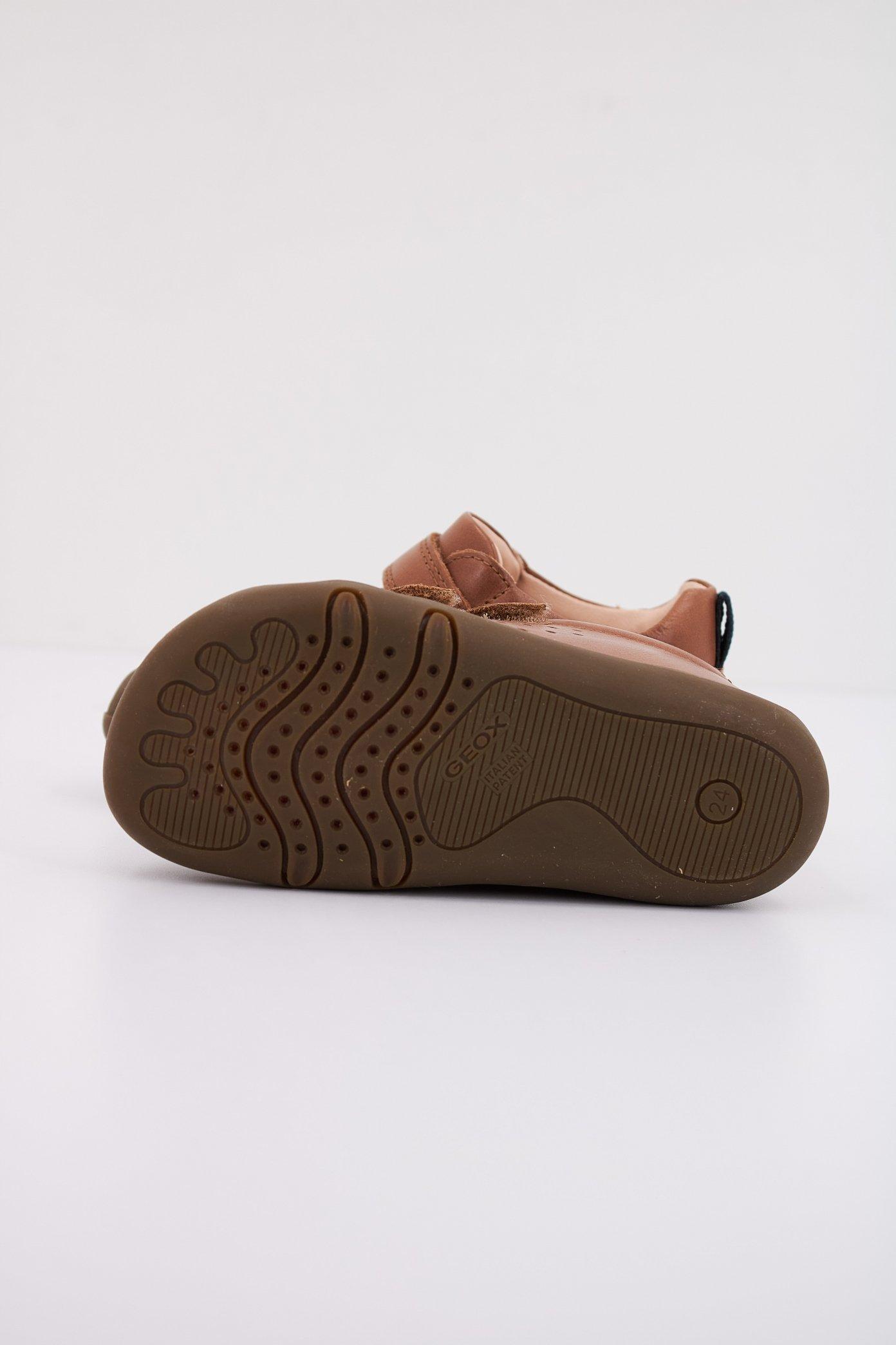 GEOX B STEPPIEUP en color MARRON  (5)