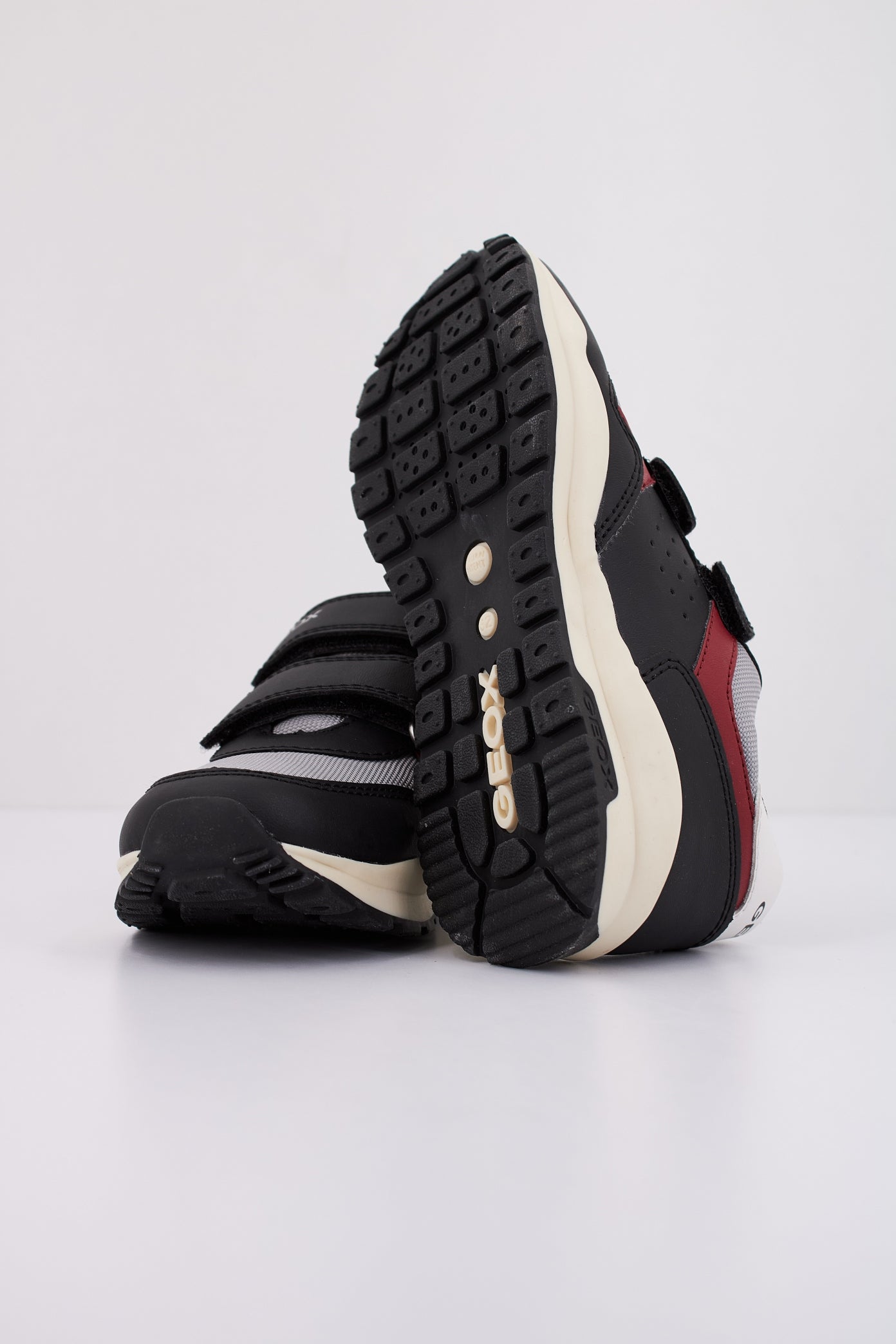 GEOX  J PAVEL en color NEGRO  (5)