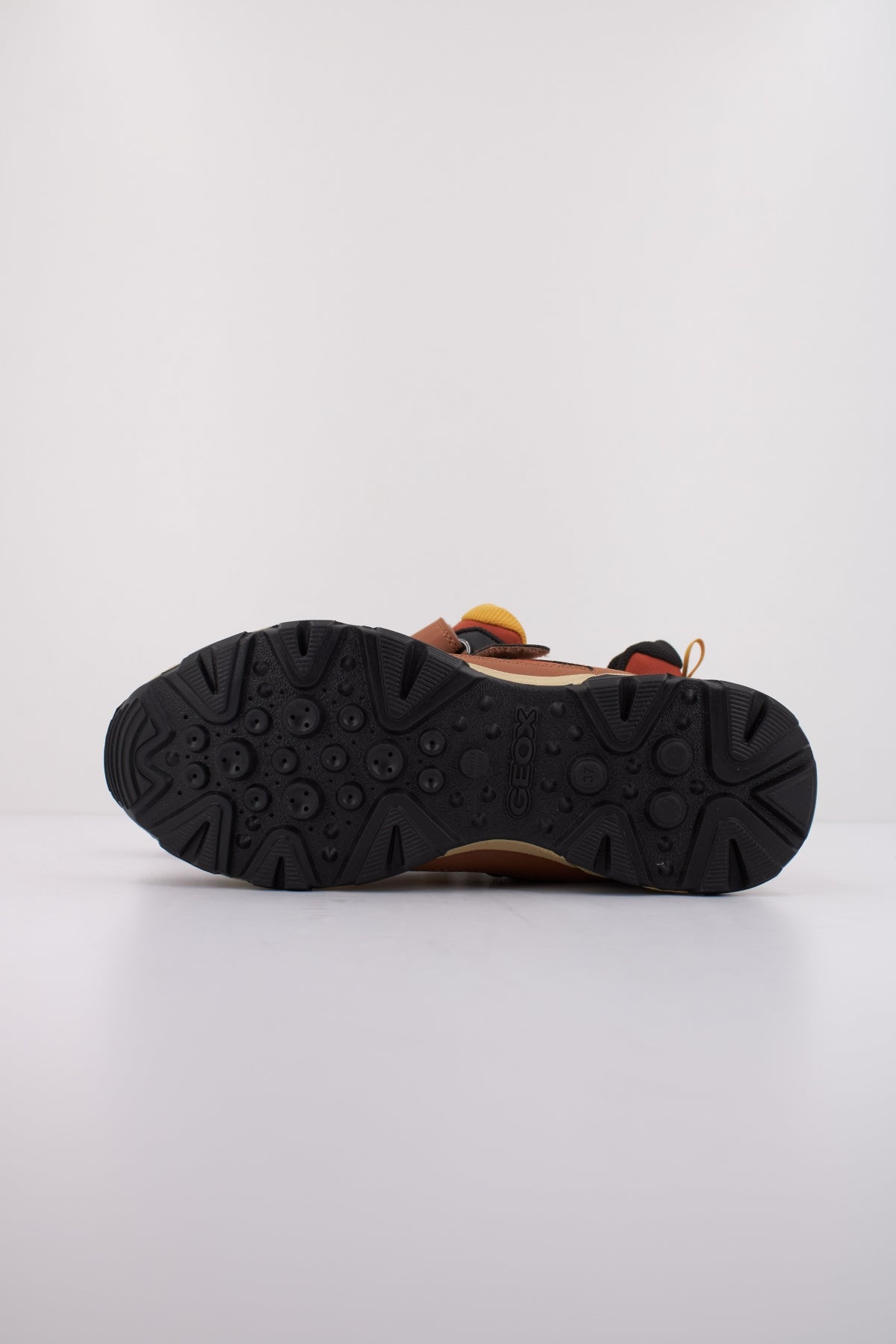 GEOX J MAGNETAR en color MARRON  (5)