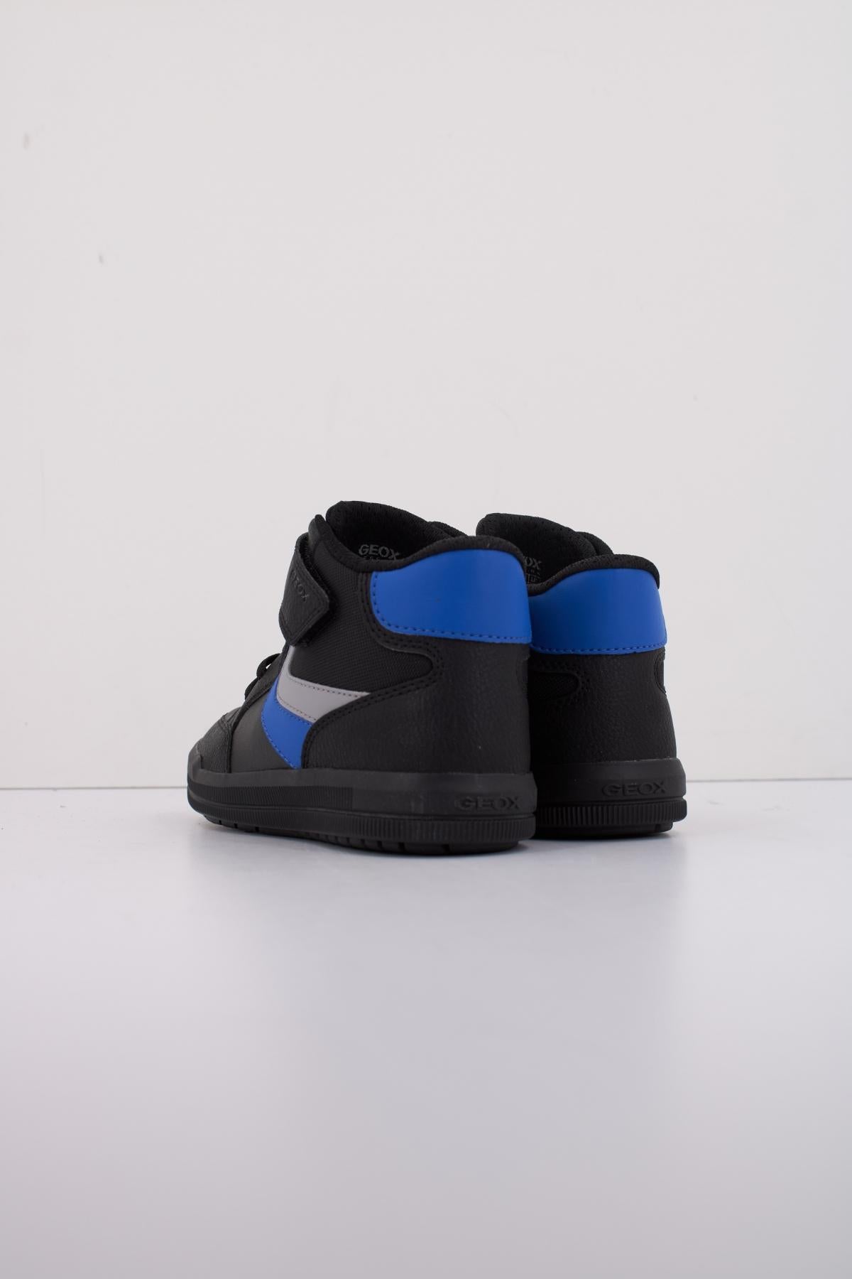 GEOX J ARZACH BOY en color NEGRO  (4)
