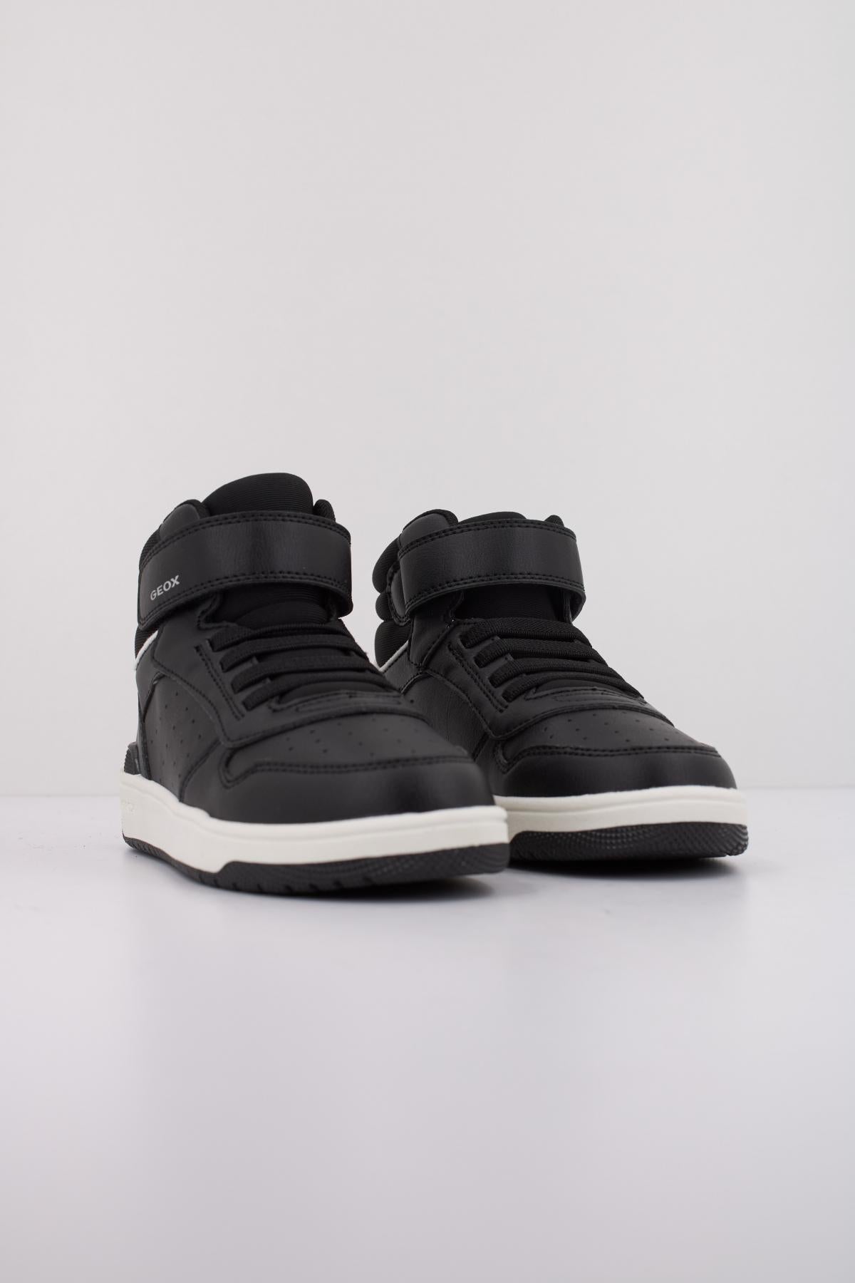 GEOX J WASHIBA BOY en color NEGRO  (2)