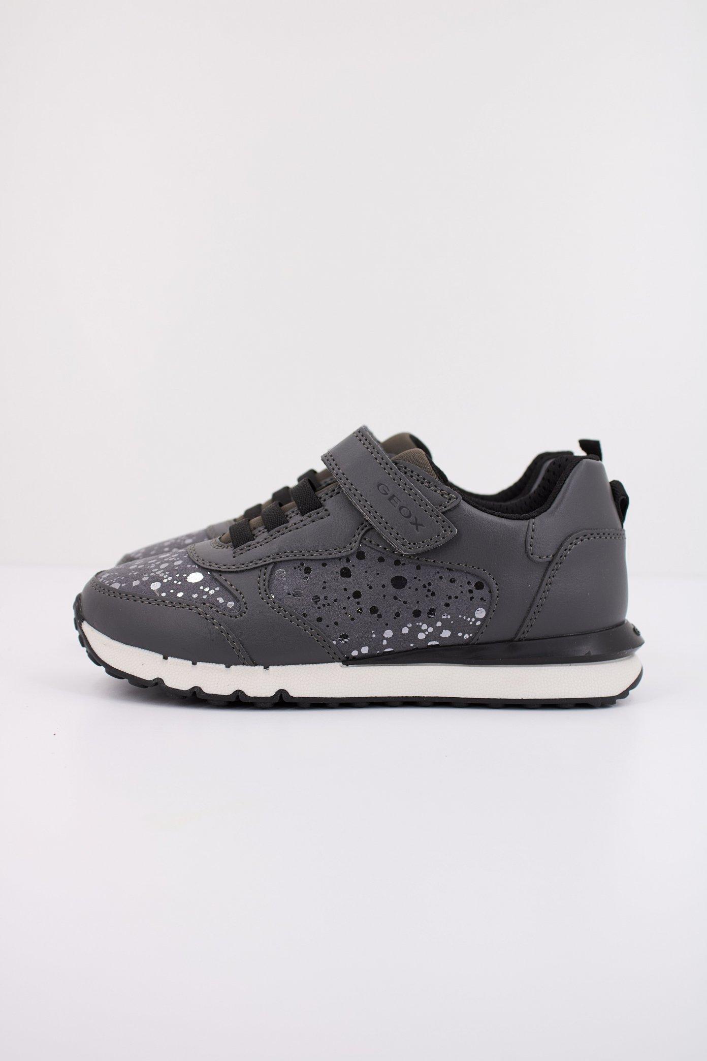 GEOX  J FASTICS en color GRIS  (1)