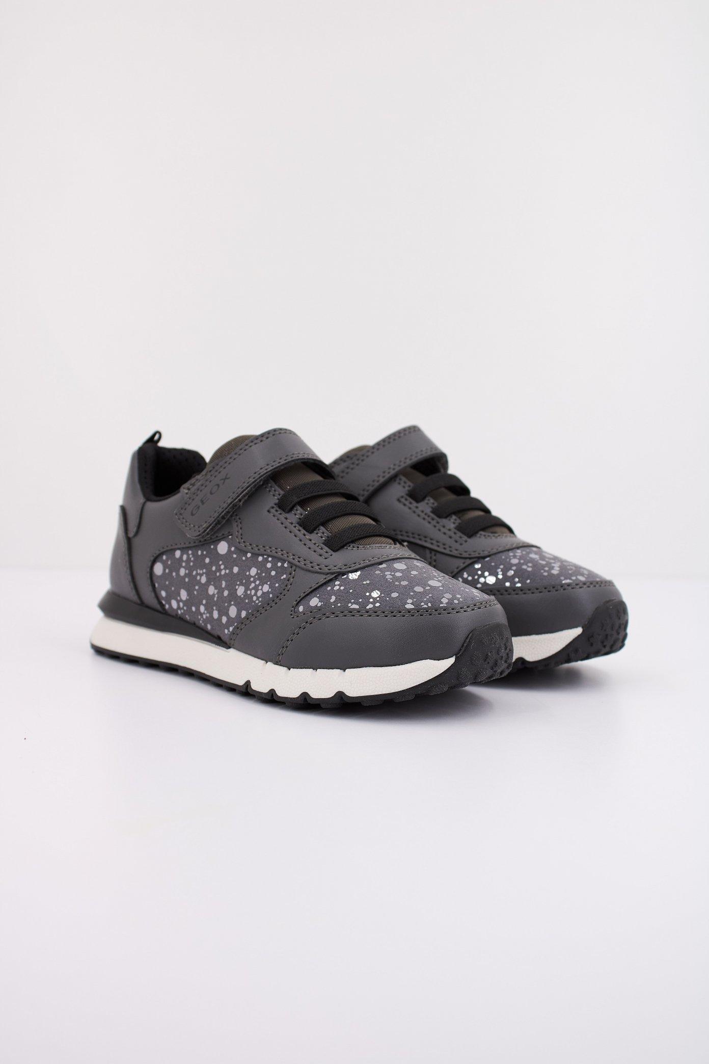 GEOX  J FASTICS en color GRIS  (3)