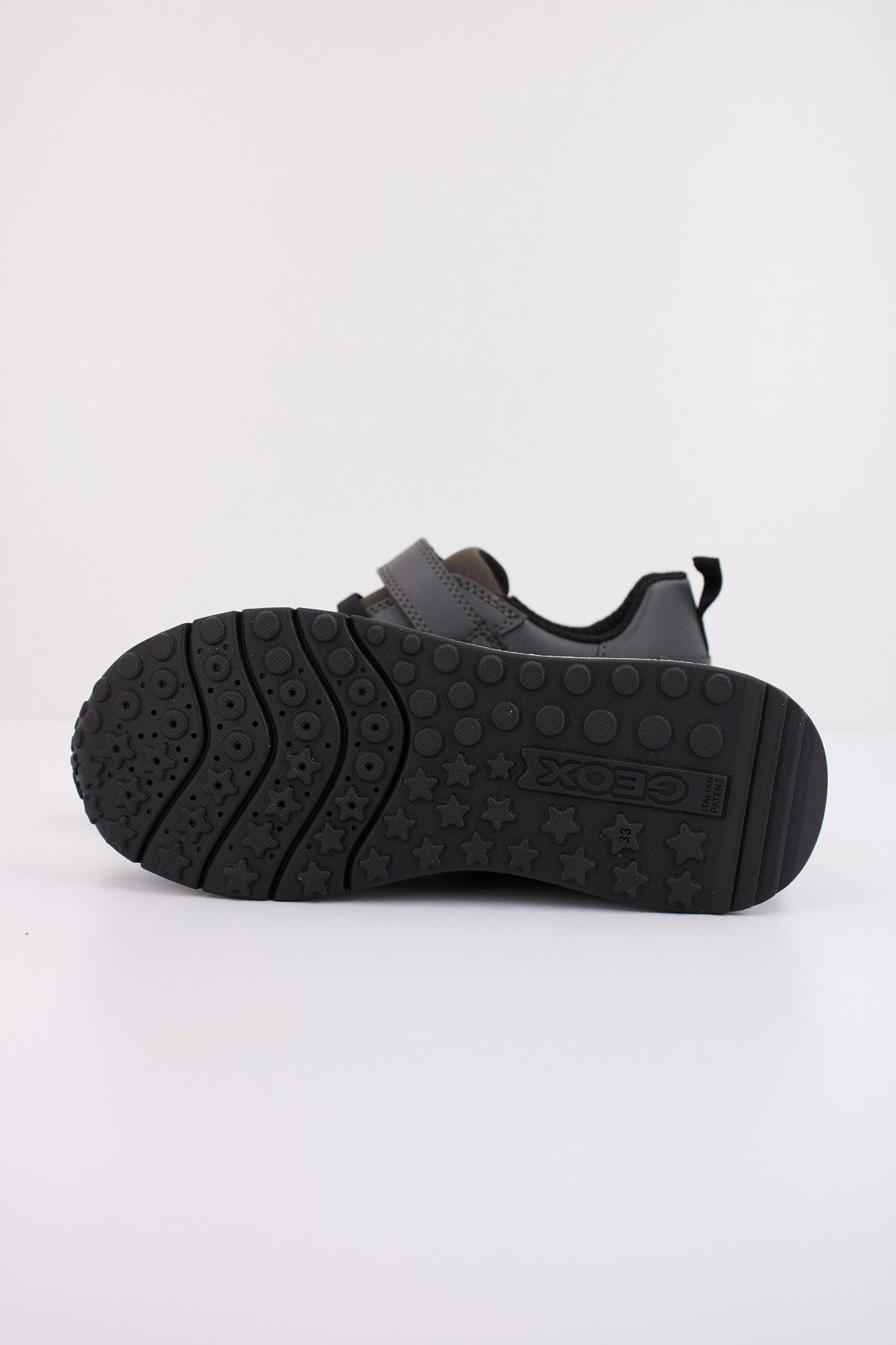 GEOX  J FASTICS en color GRIS  (6)