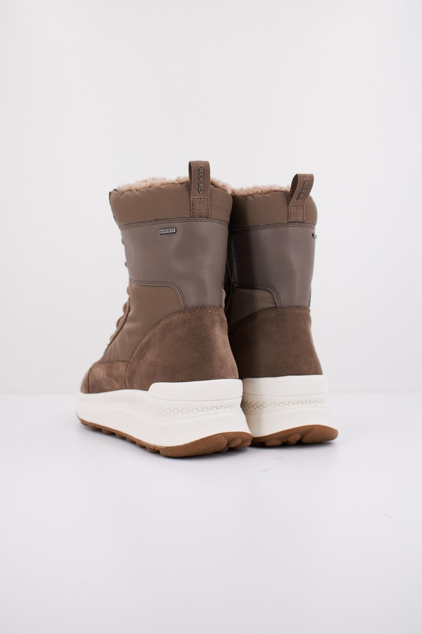 GEOX D SPHERICA en color MARRON  (4)