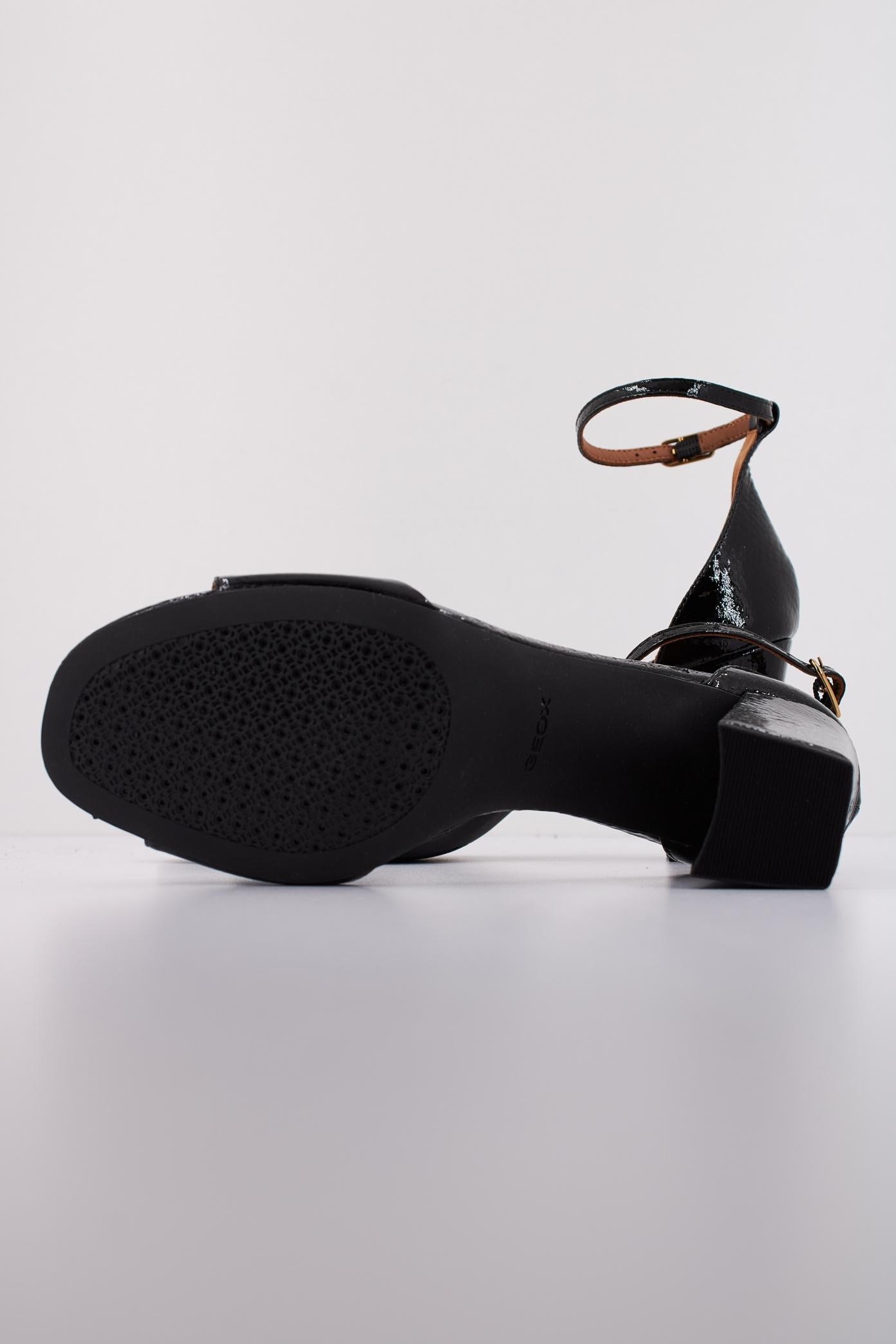 GEOX D NEW ERAKLIA  en color NEGRO  (5)