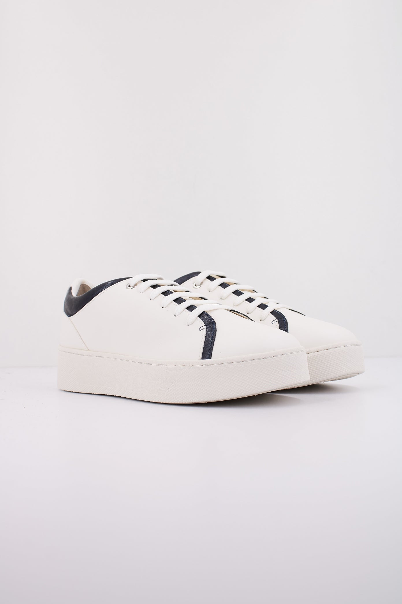 GEOX D SKYELY en color BLANCO  (2)