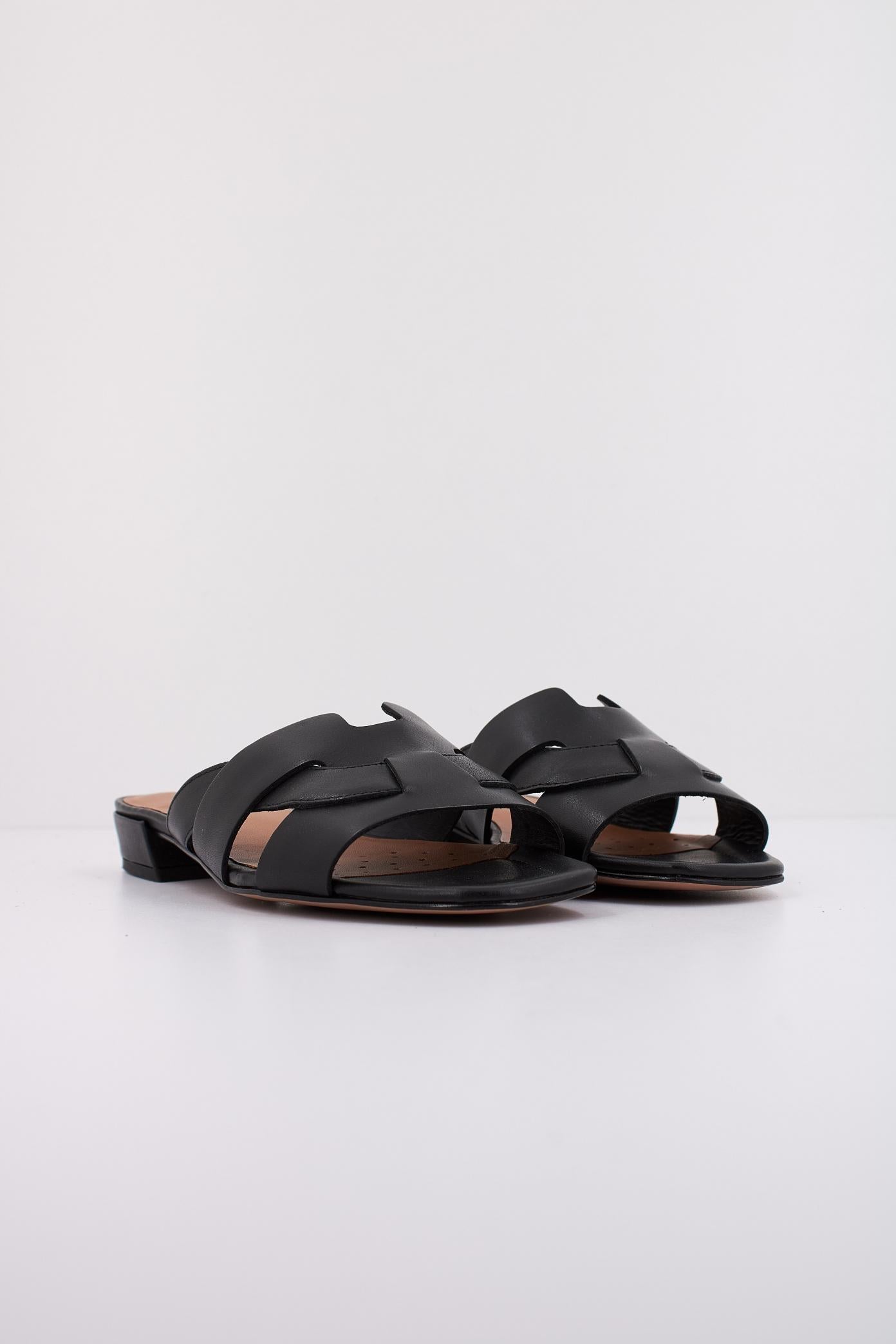 GEOX  D NEW ERAKLIA  en color NEGRO  (2)