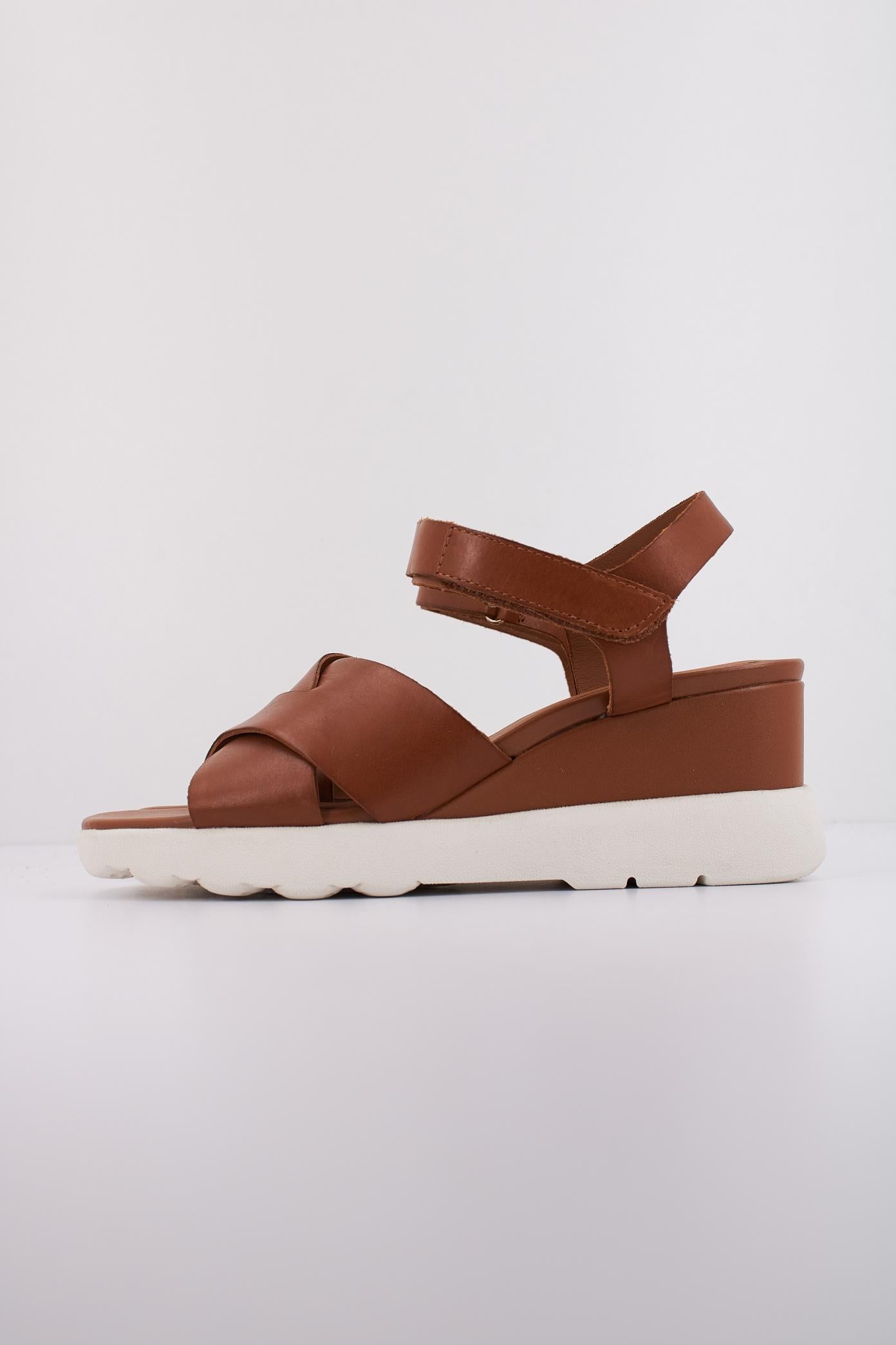 GEOX D SPHERICA EC en color MARRON  (1)
