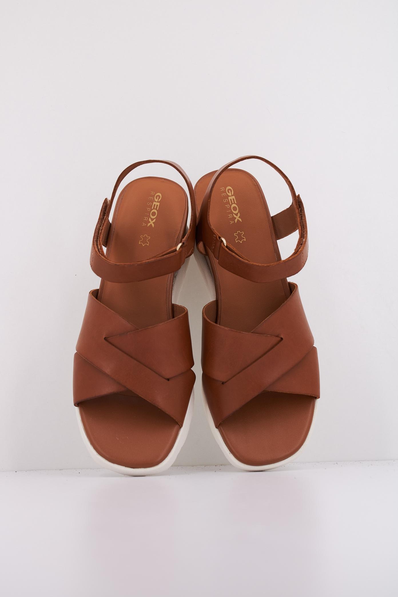 GEOX D SPHERICA EC en color MARRON  (3)