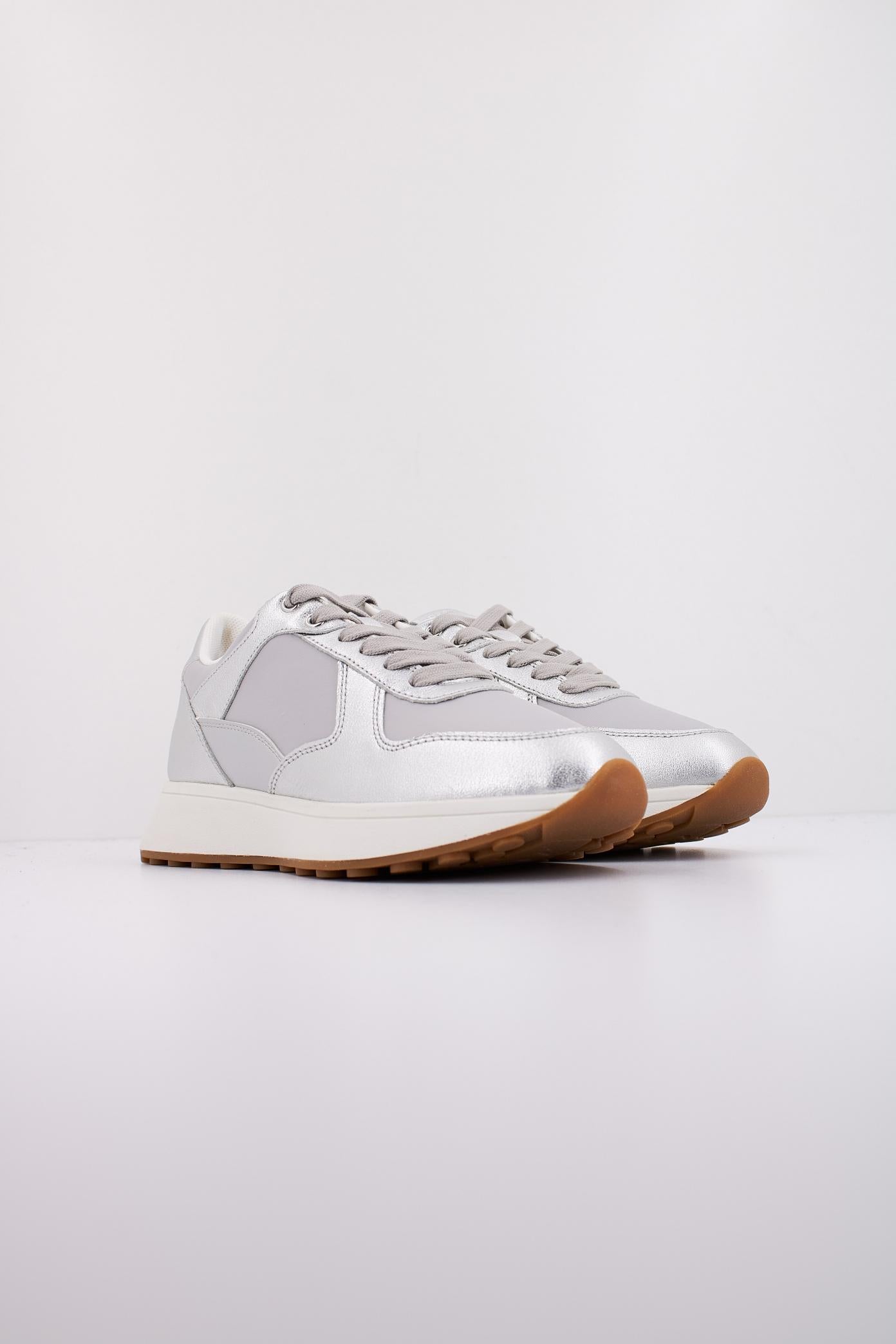GEOX  D AMABEL en color PLATA  (2)