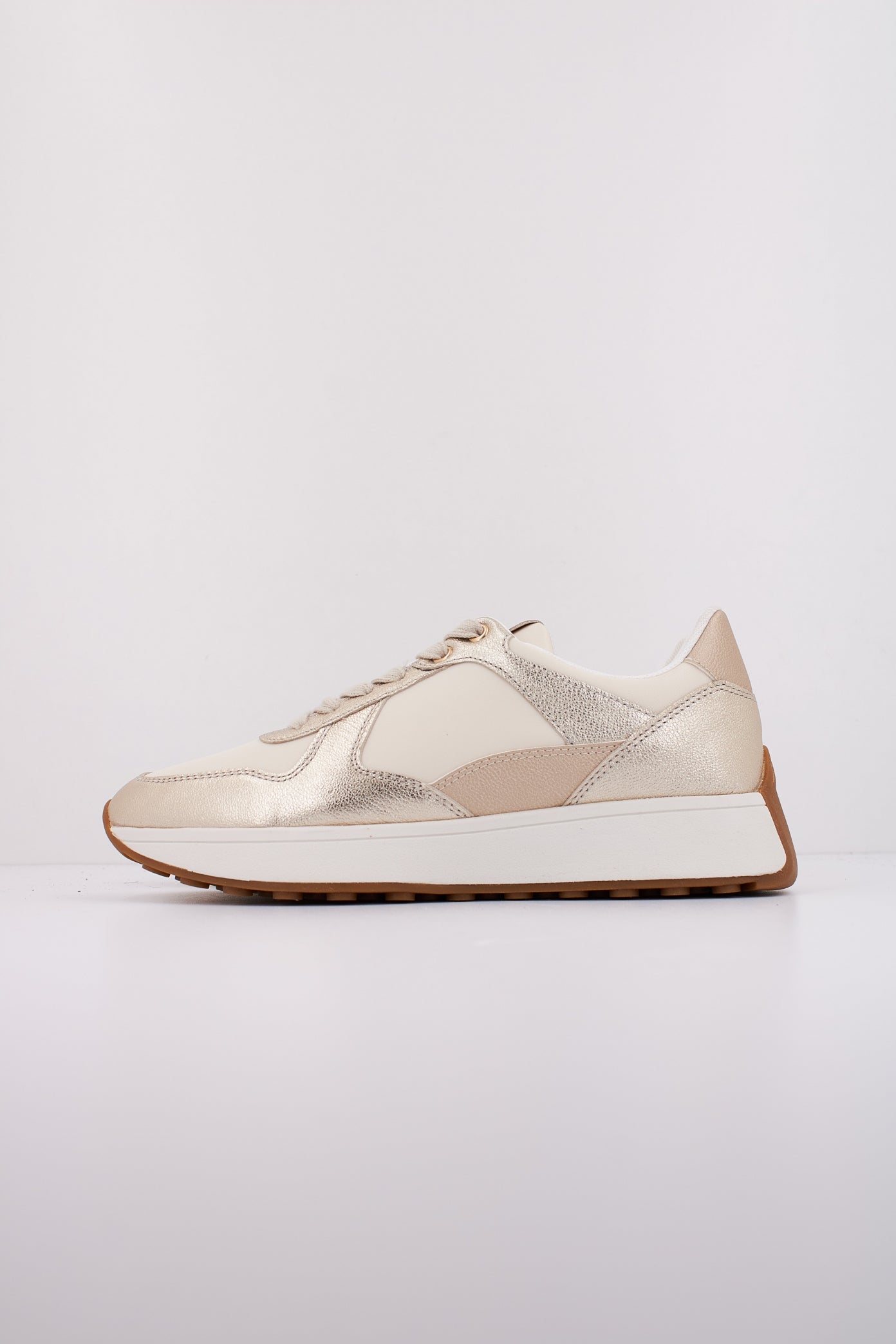 GEOX  D AMABEL en color ORO  (1)